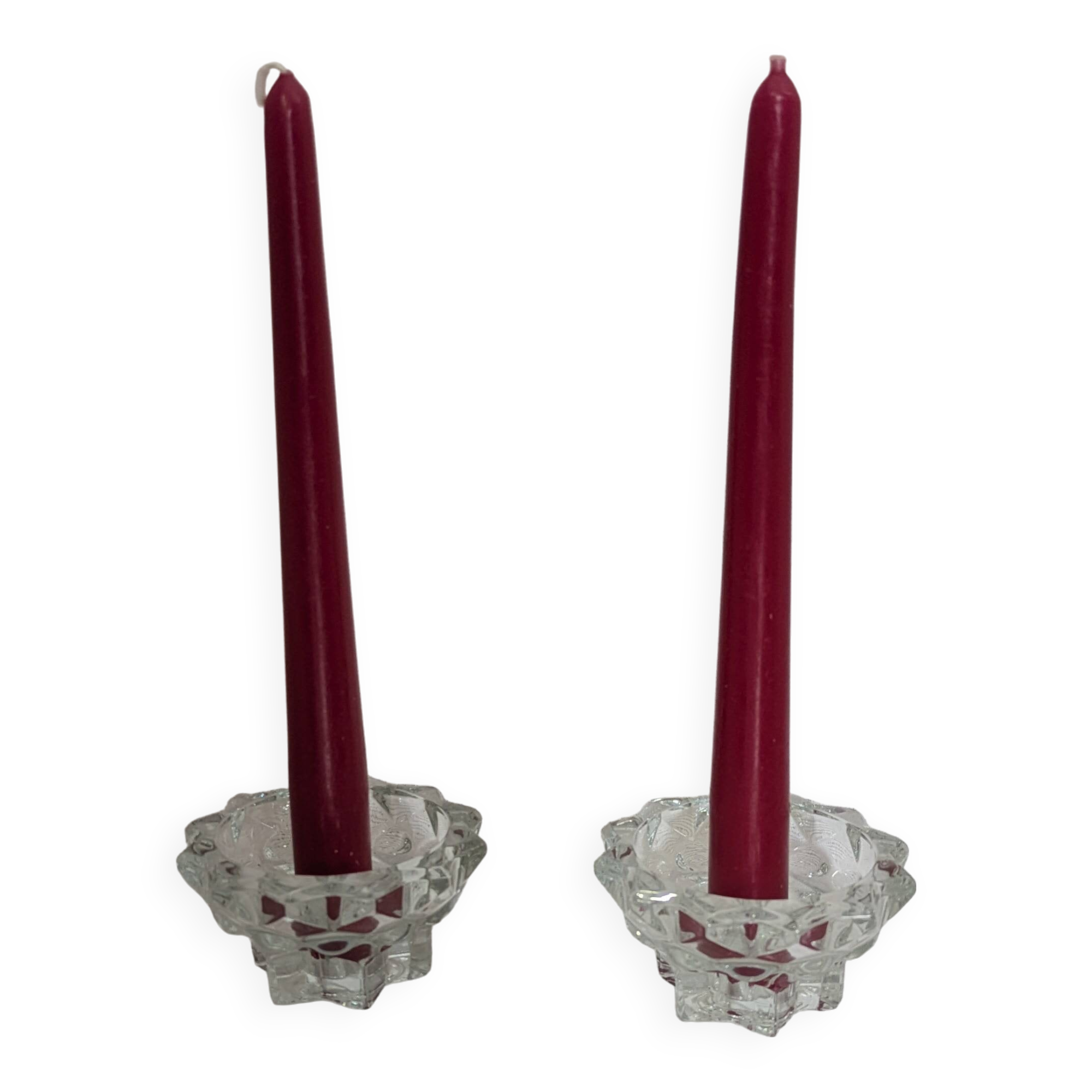 Low candle holder in chiseled glass