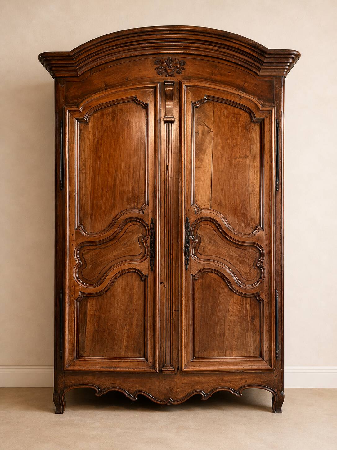 Dauphinoise wardrobe in Louis XV style in walnut, storage sideboard H:2.20m