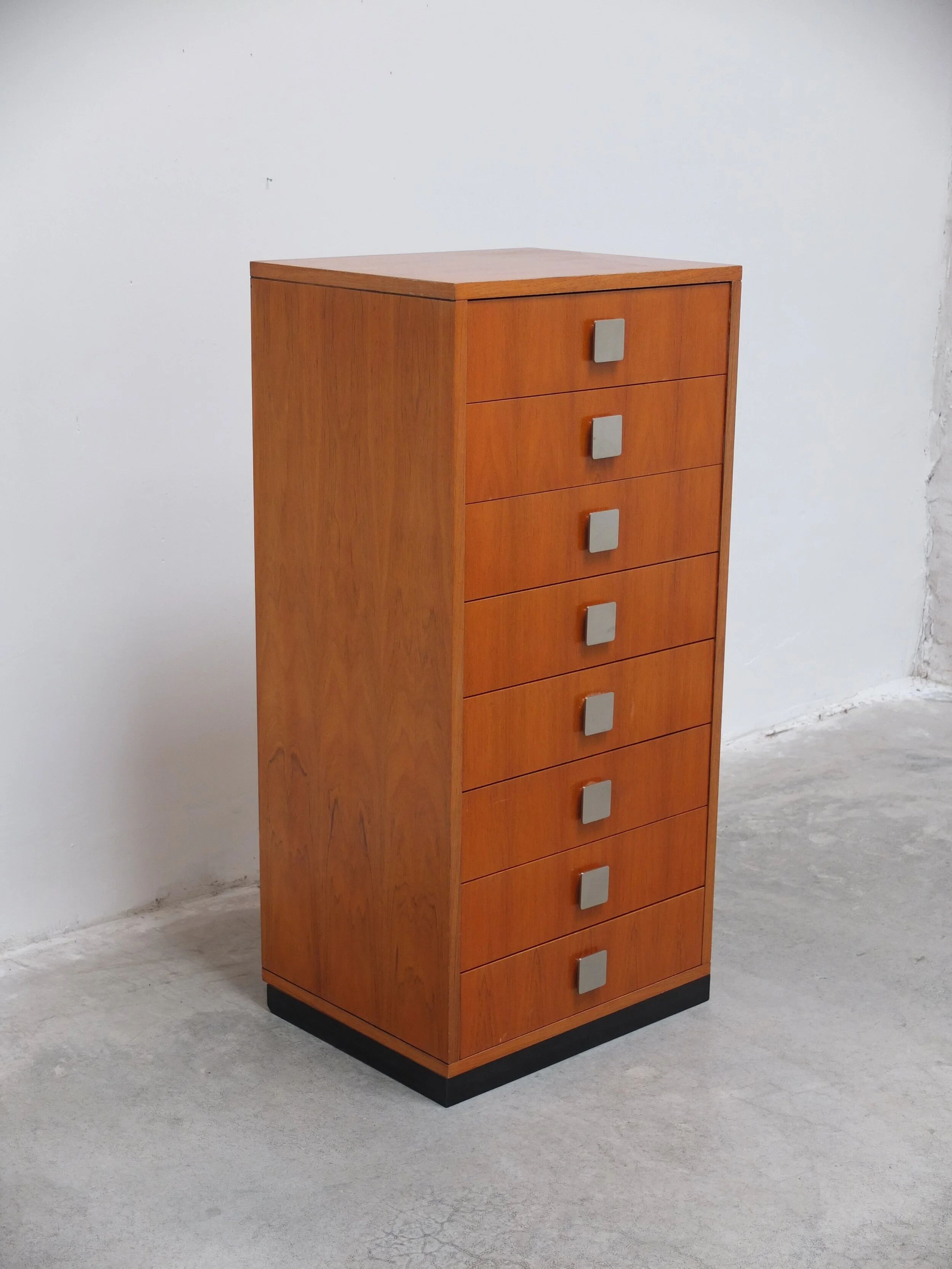 Commode haute par Alfred Hendrickx pour Belform, années 1960.