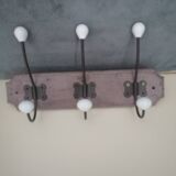 Wall coat rack in wood and porcelain