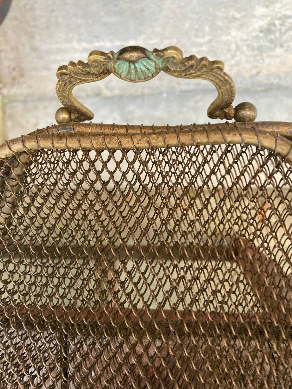 Fire screen. Spark arrestor.