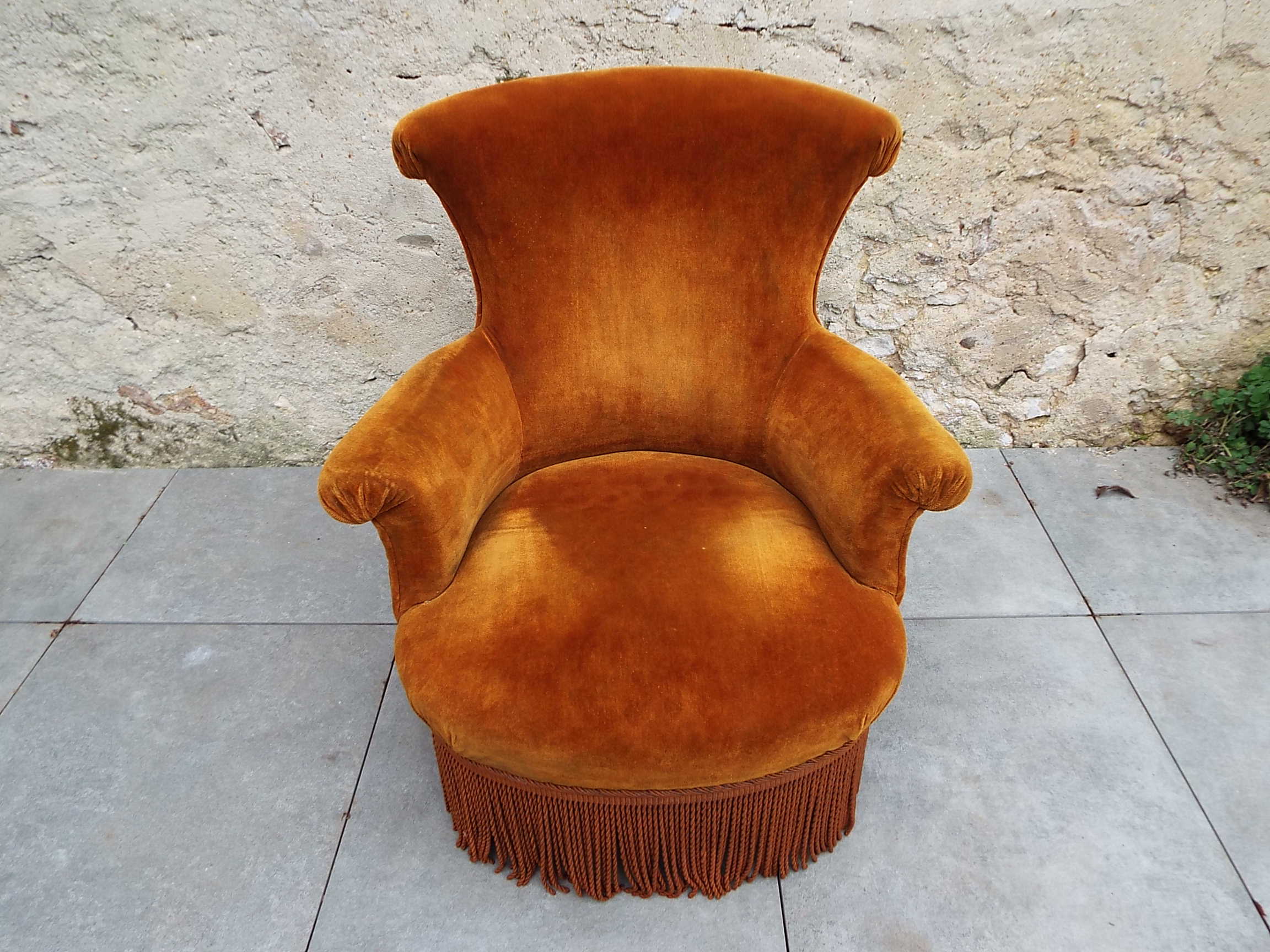 Toad armchair