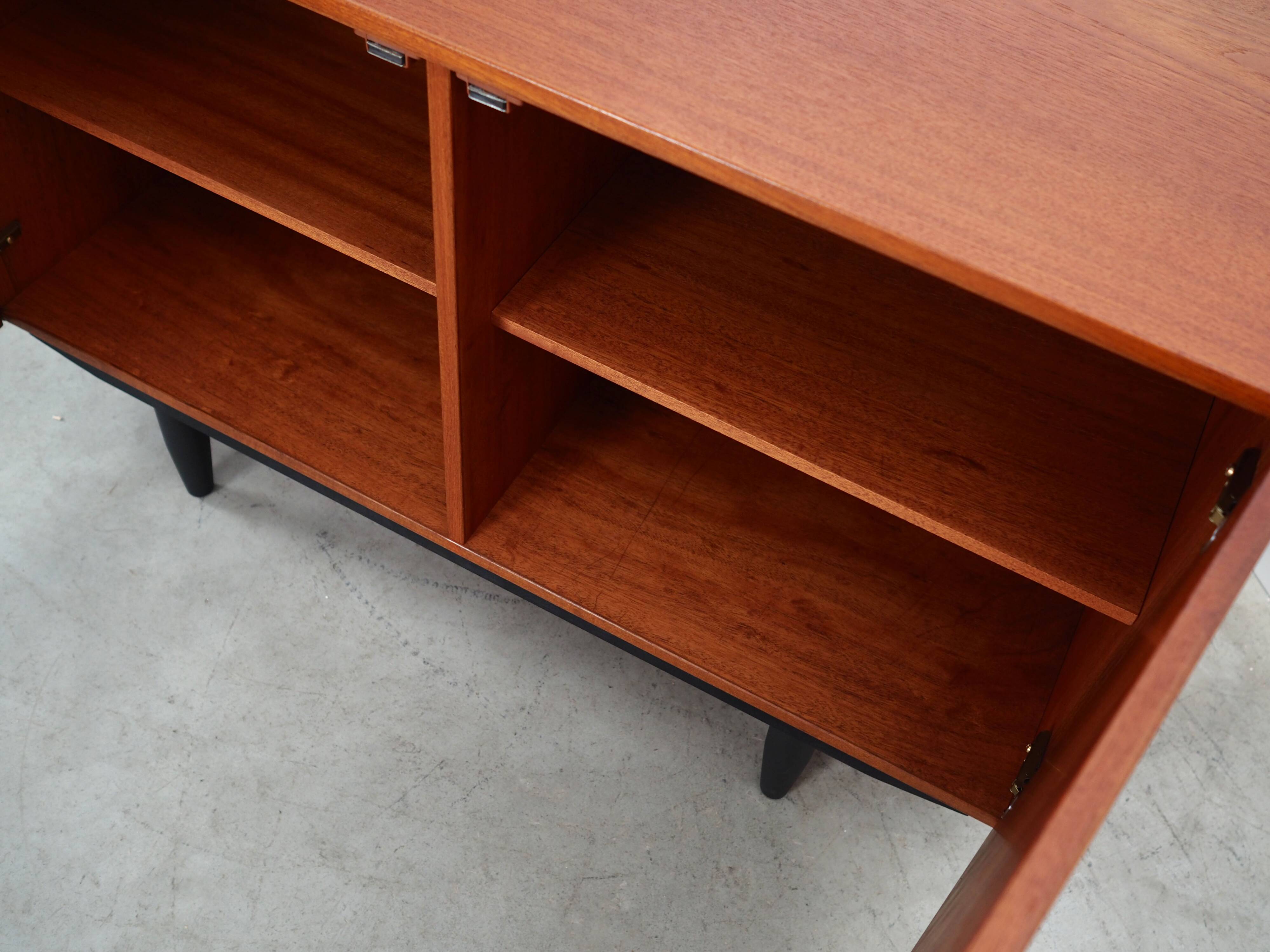 Meuble en teck, design danois, années 1970, production : Danemark