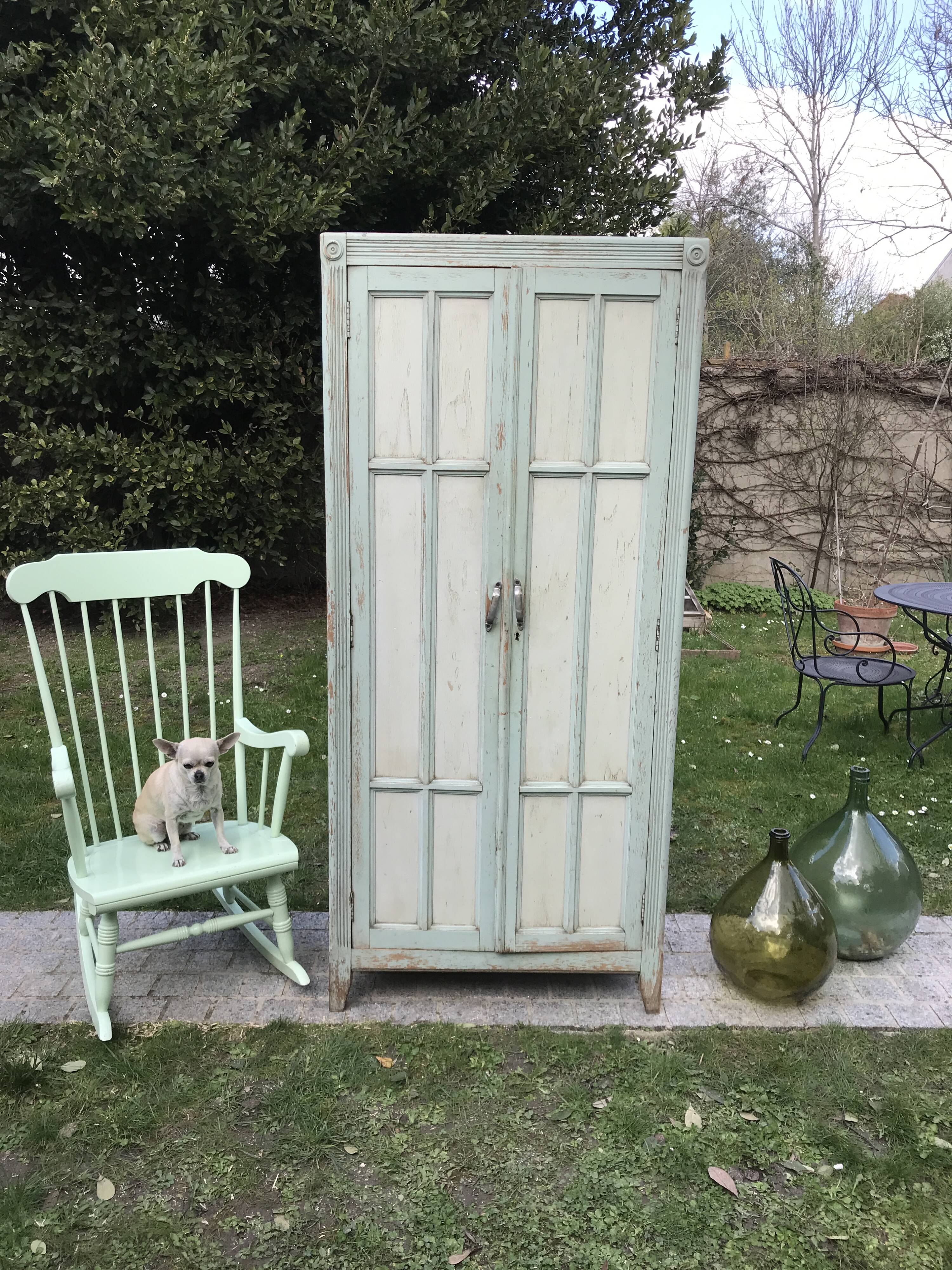 Armoire parisienne verte à panneaux vintage 1940/1950