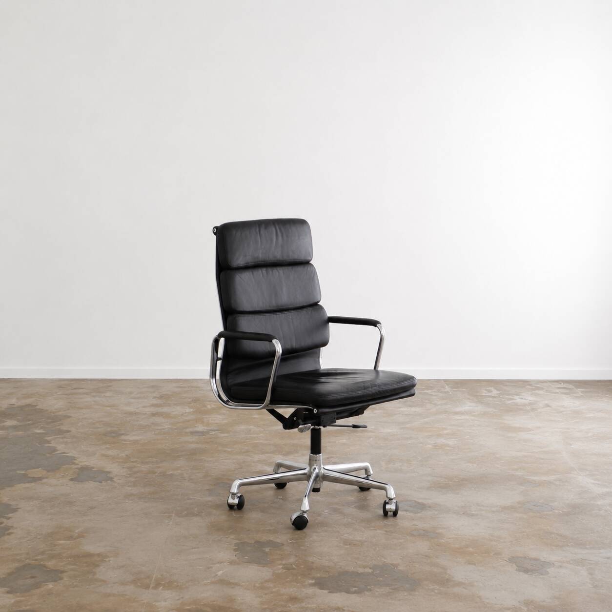 EA219 office swivel chairs by Charles & Ray Eames for Herman Miller