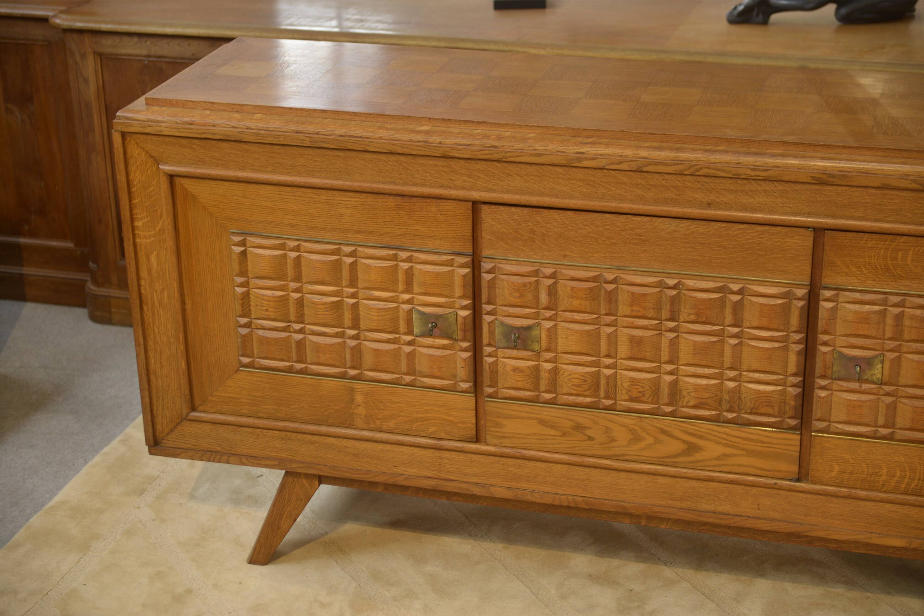 Buffet brutaliste en chêne 1960