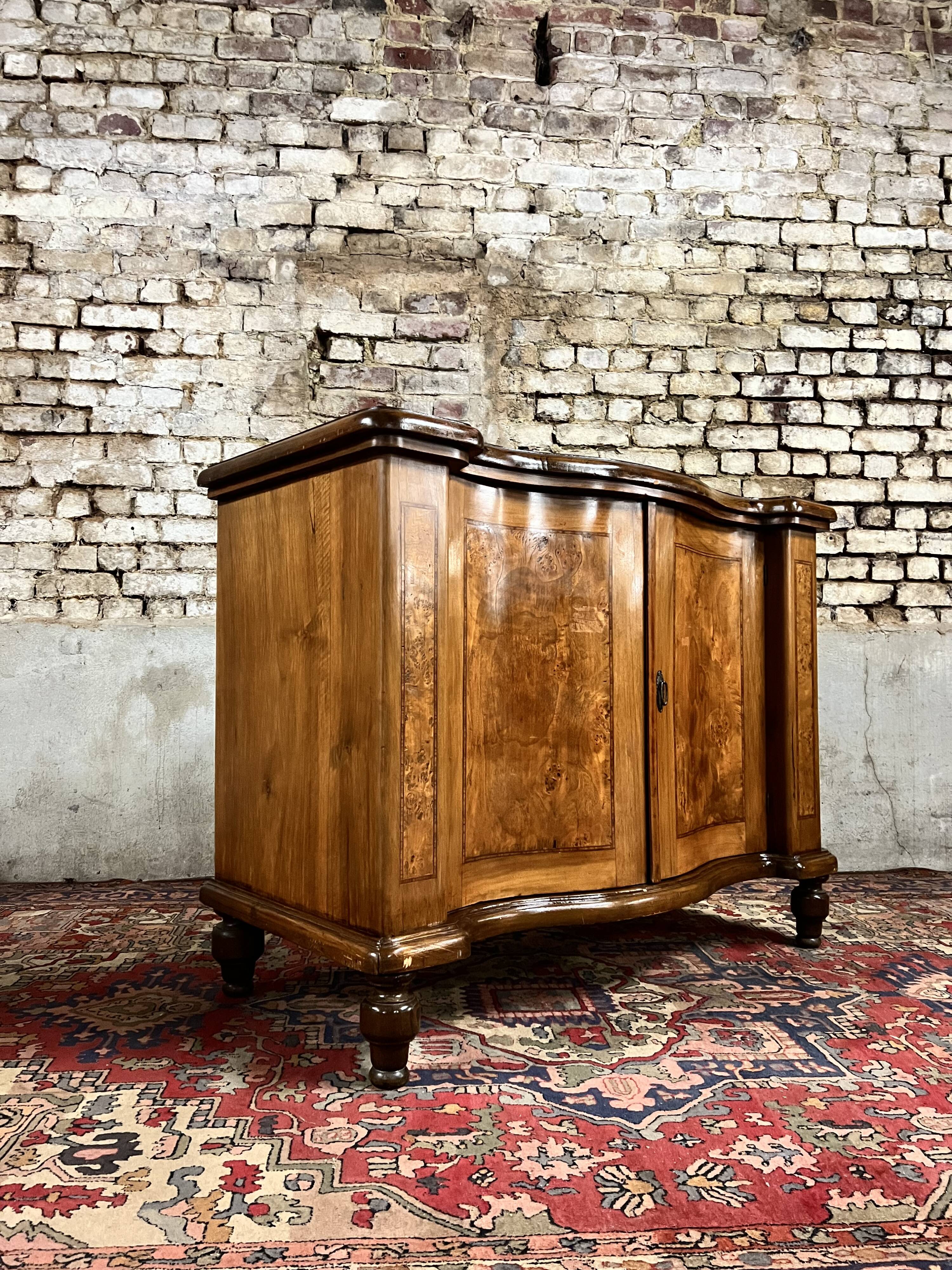 Curved dutch buffet in veneer wood xix eme century