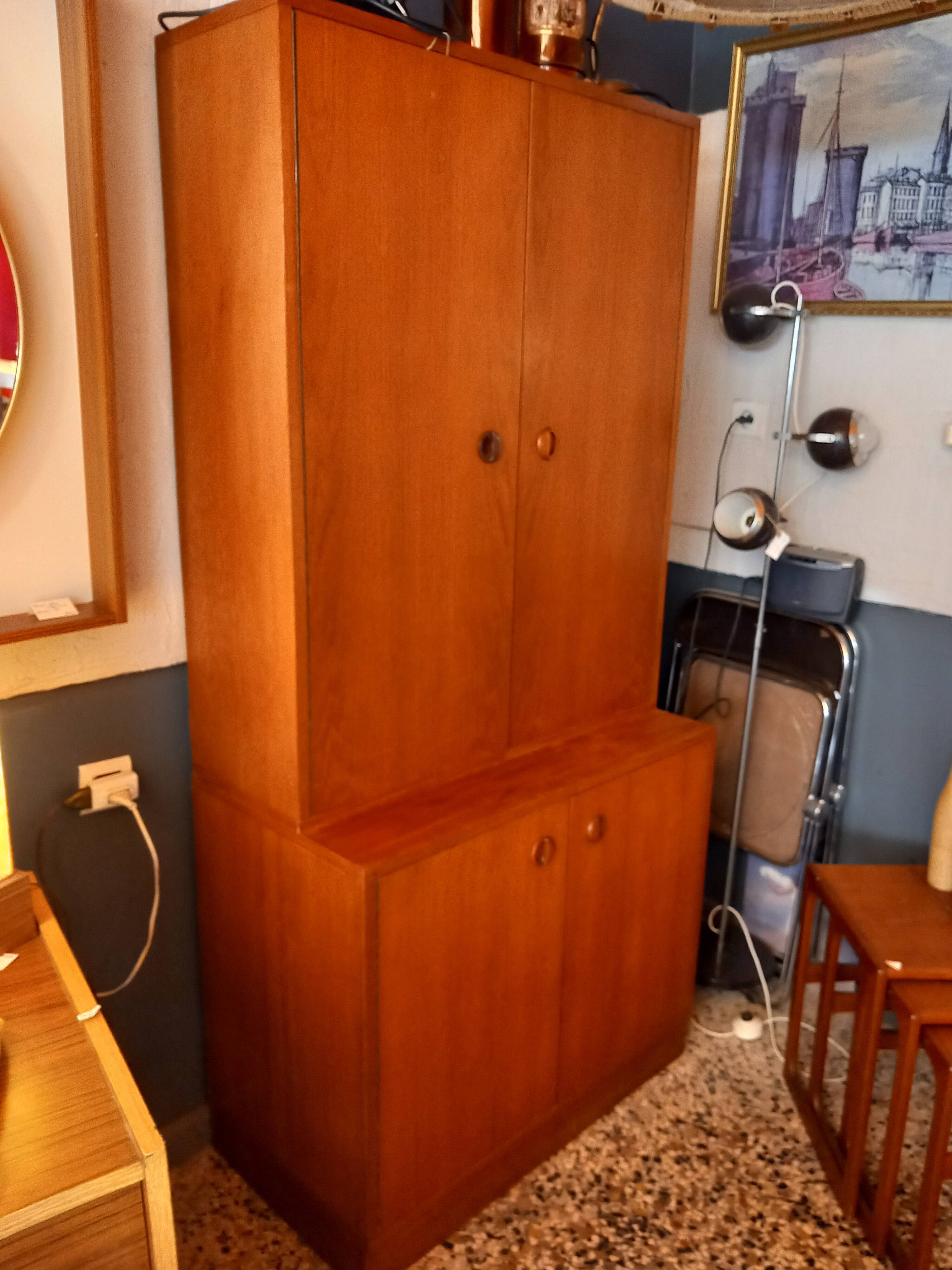 Bookcase shelving unit