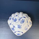 Rare boîte coquillage en porcelaine blanc & bleu