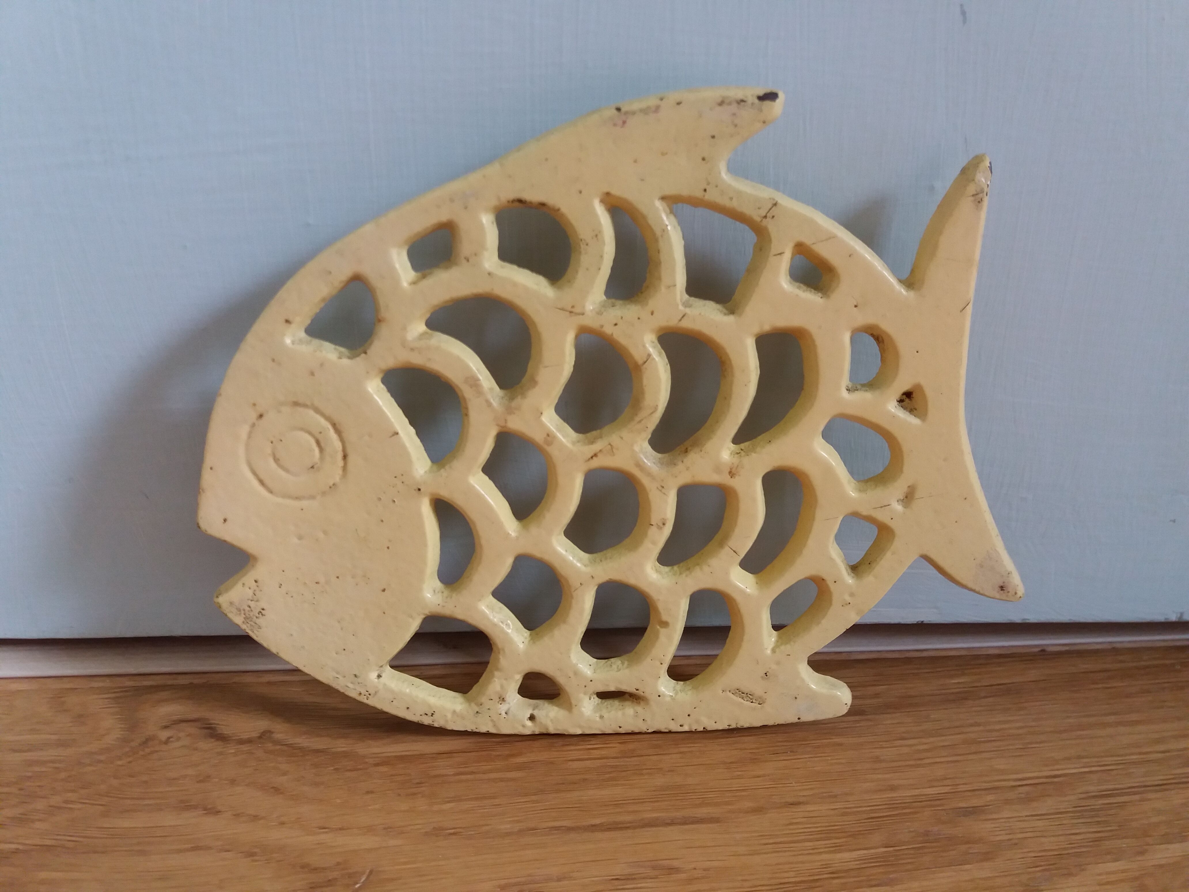 Cast iron underbody fish shape