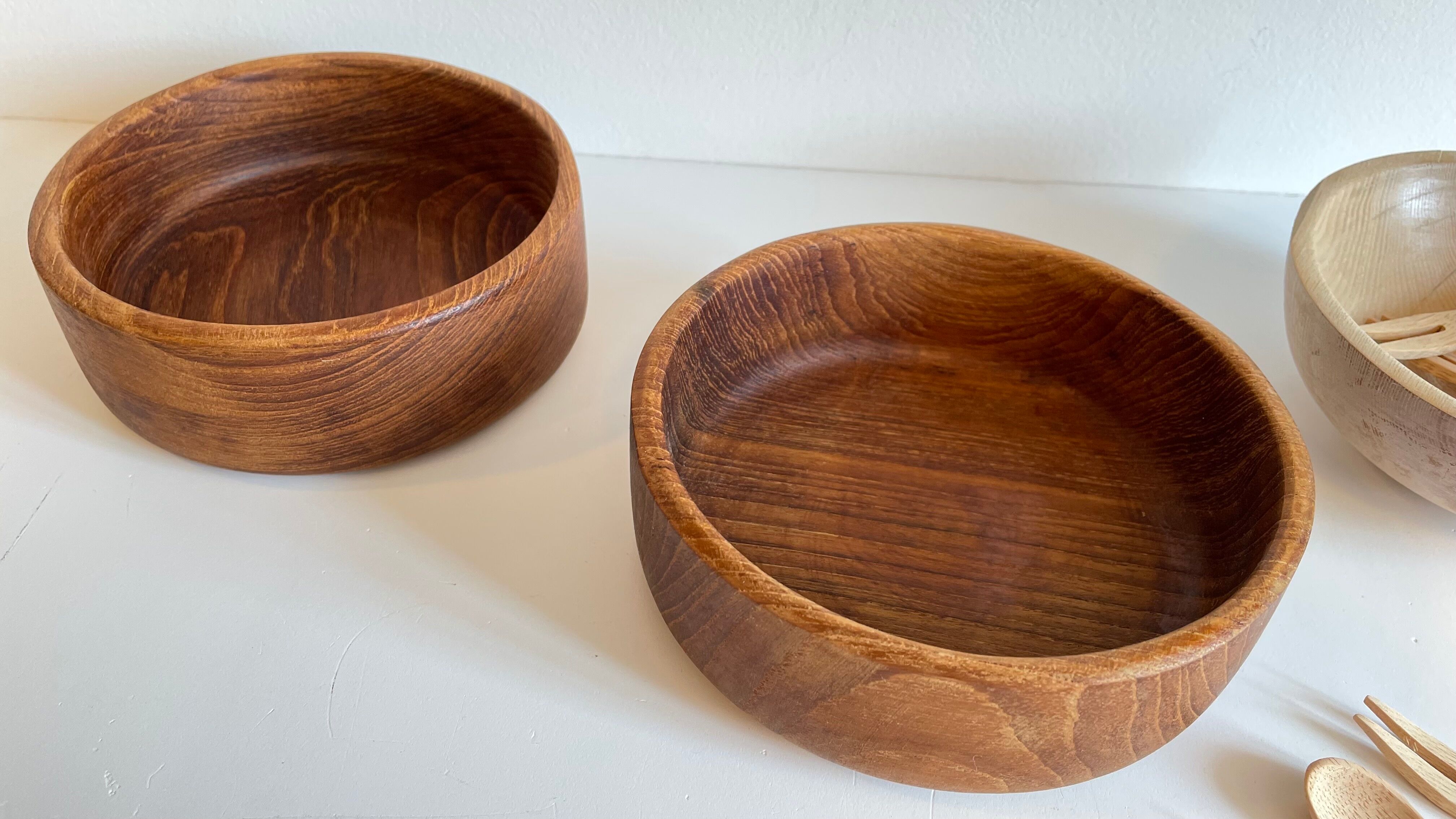 3 wooden bowls and 12 mini cutlery at apéro