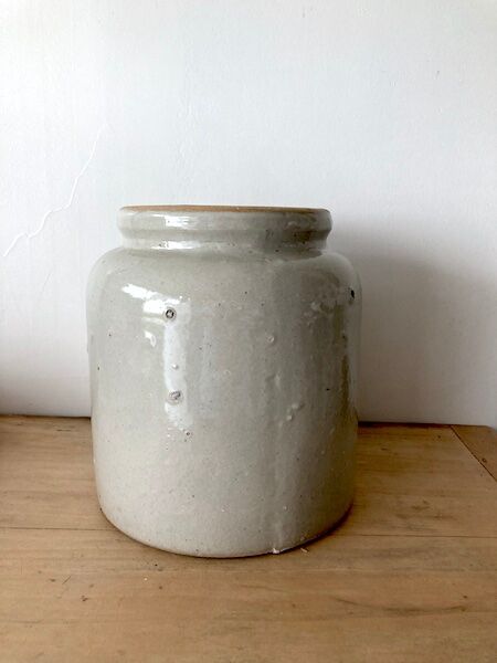 Large white sandstone mustard pot, 5L