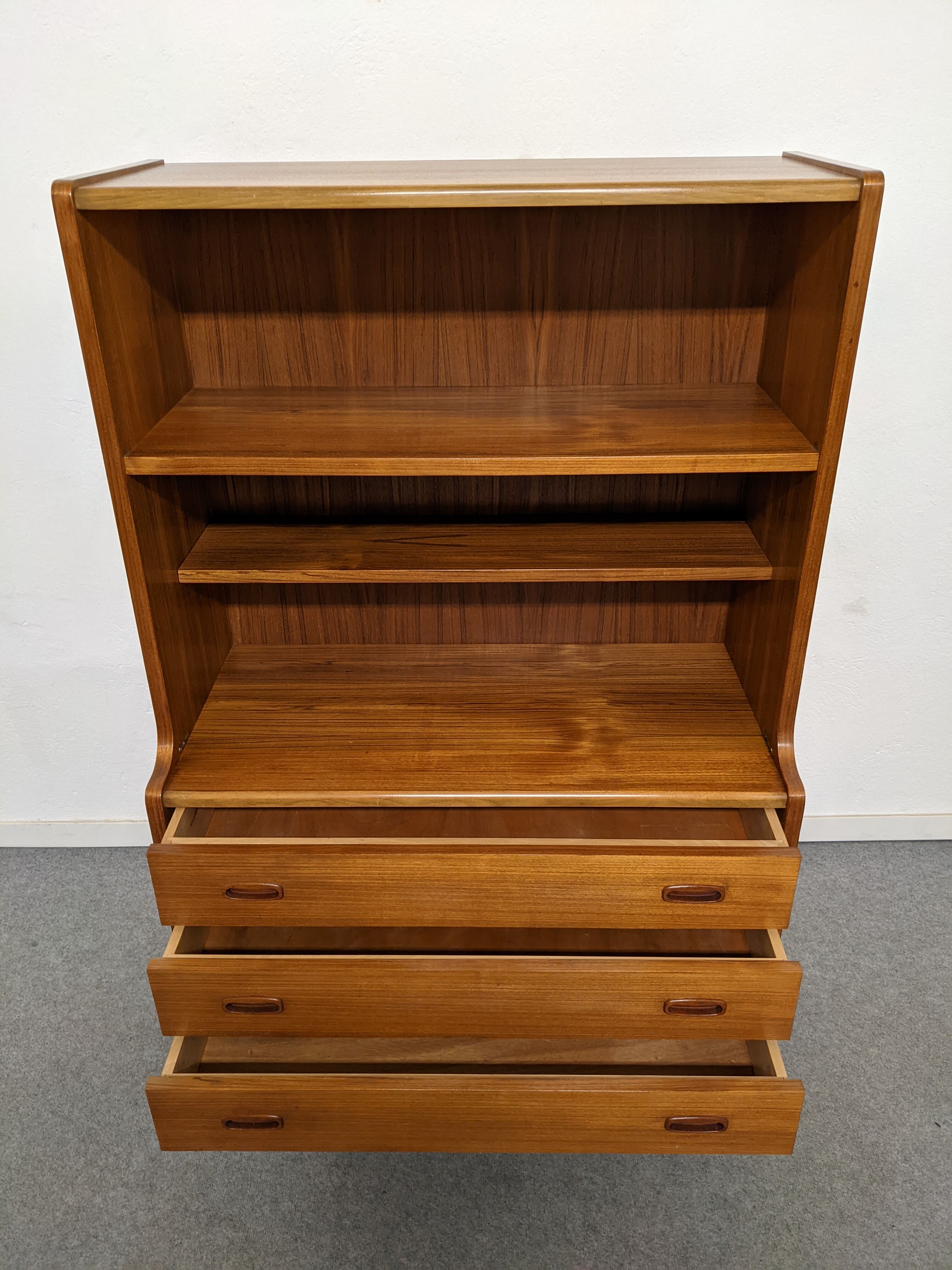 Vintage teak chest of drawers from the 50s/60s