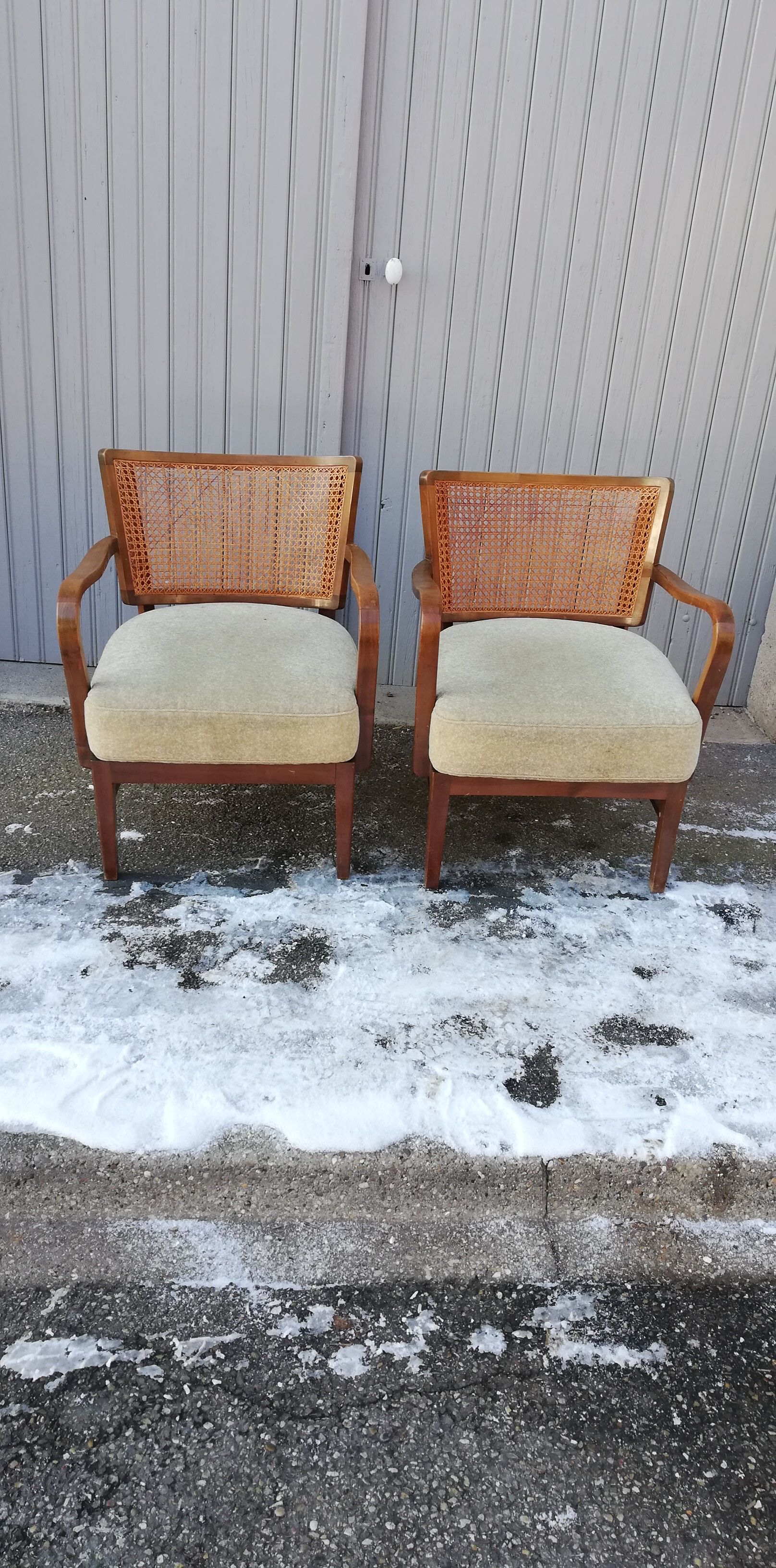 Paire de fauteuils vintage cannage