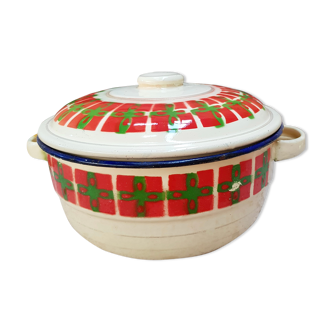 Vintage enamelled sheet metal pot