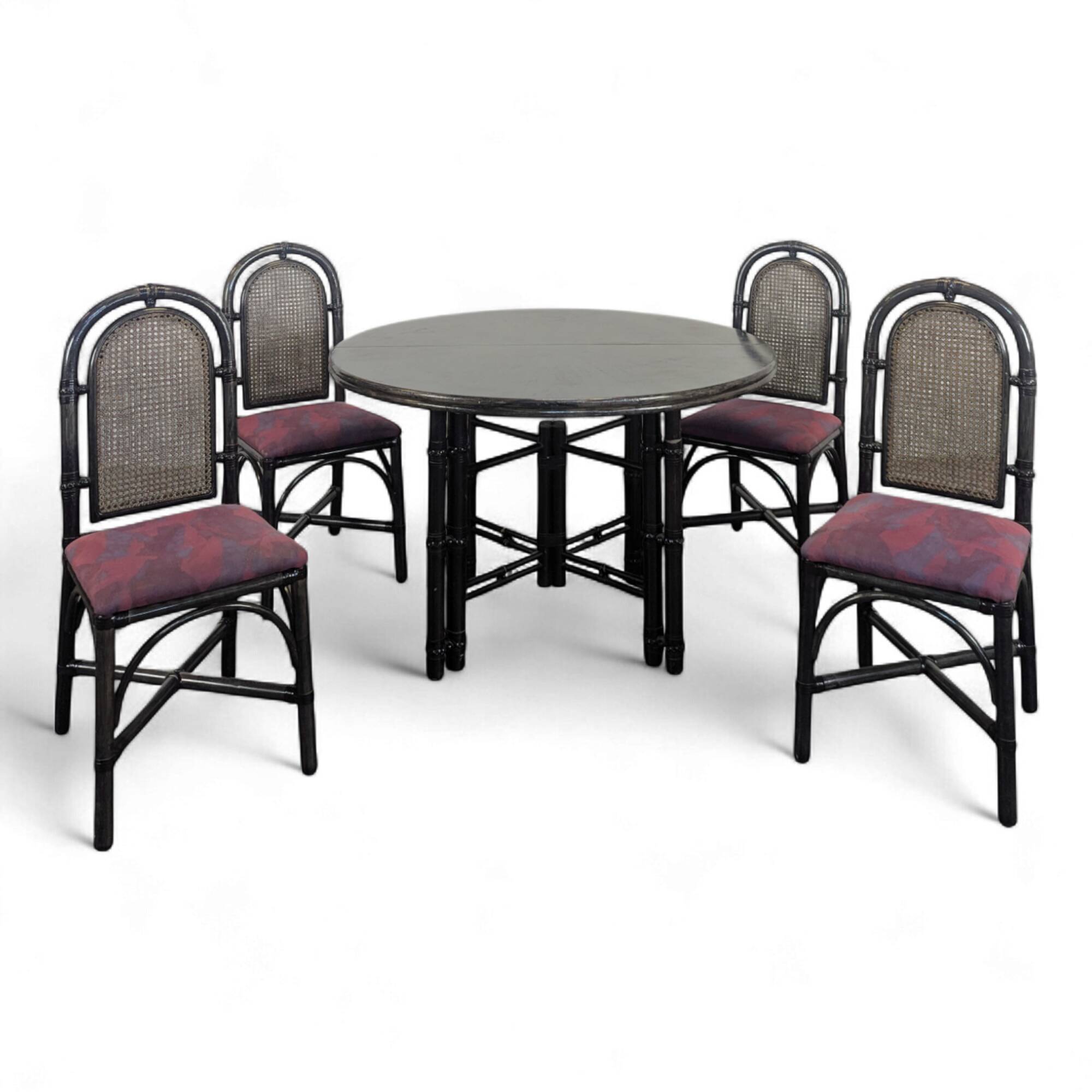Tables et chaises bambou à cannages
