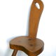 Chaise tripode en bois massif brutaliste