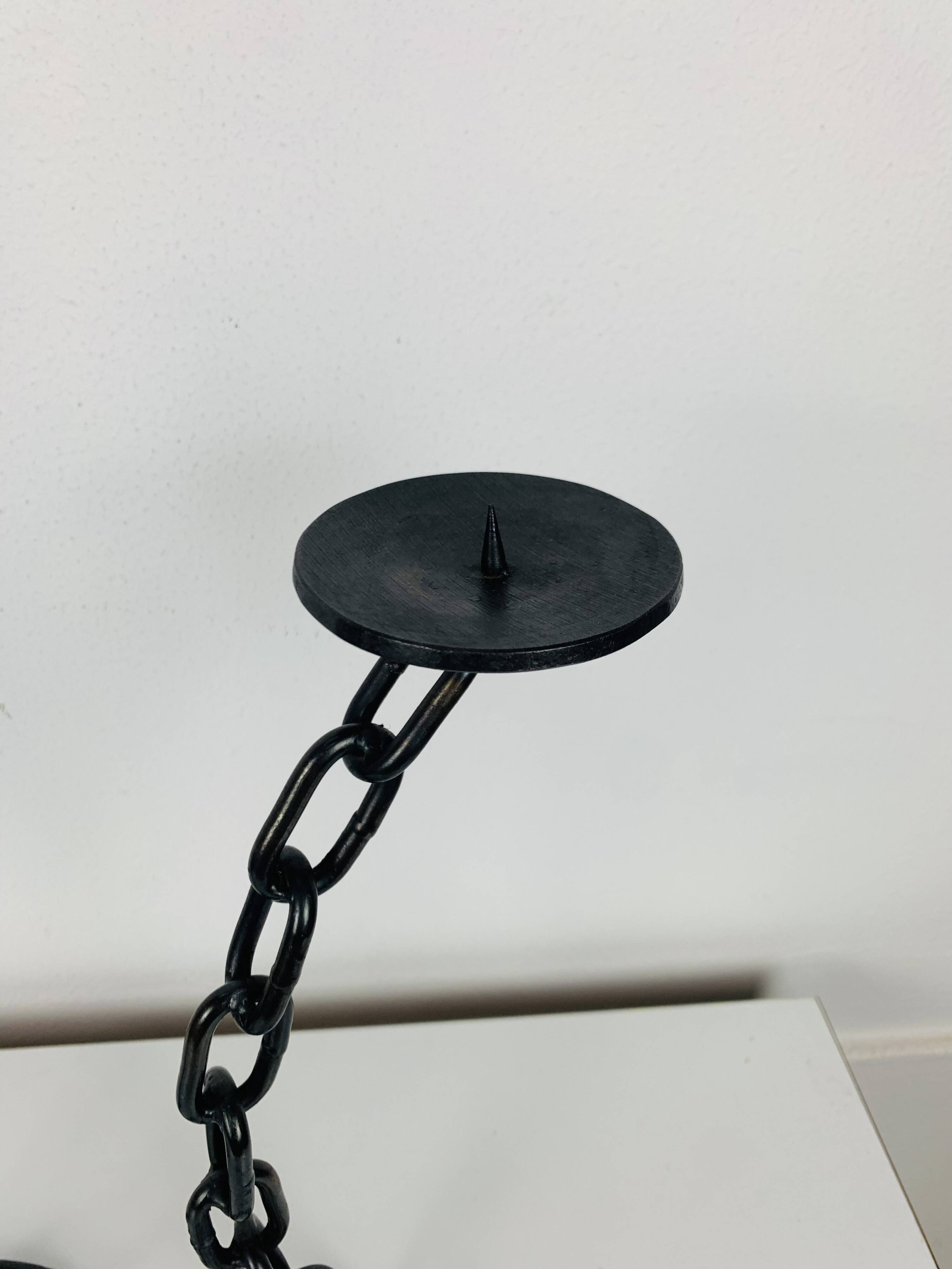Brutalist and sculptural candle holder in wrought iron, chain links