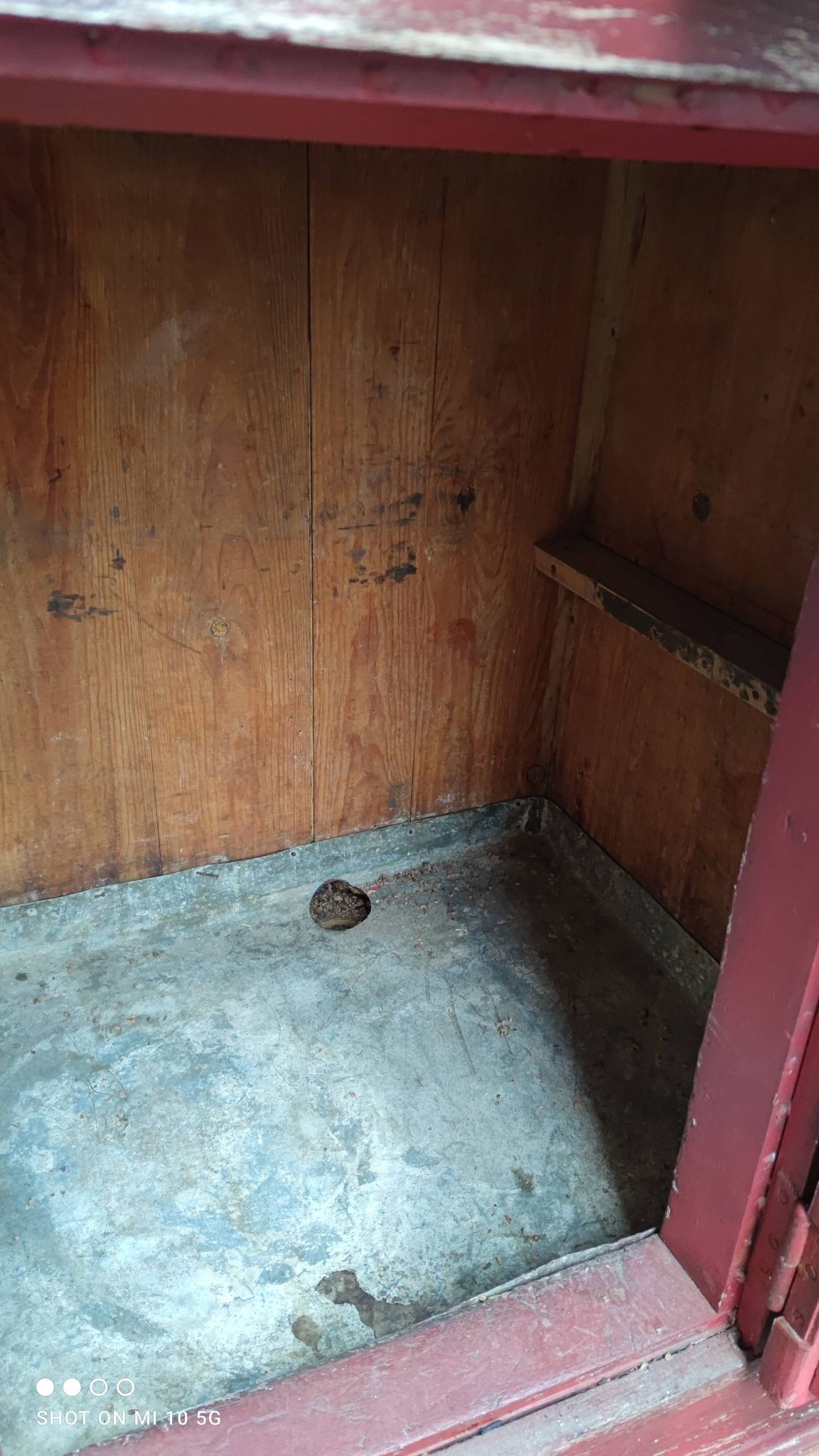 Bank oak counter patina wine lees old icehouse Henri ASSET
