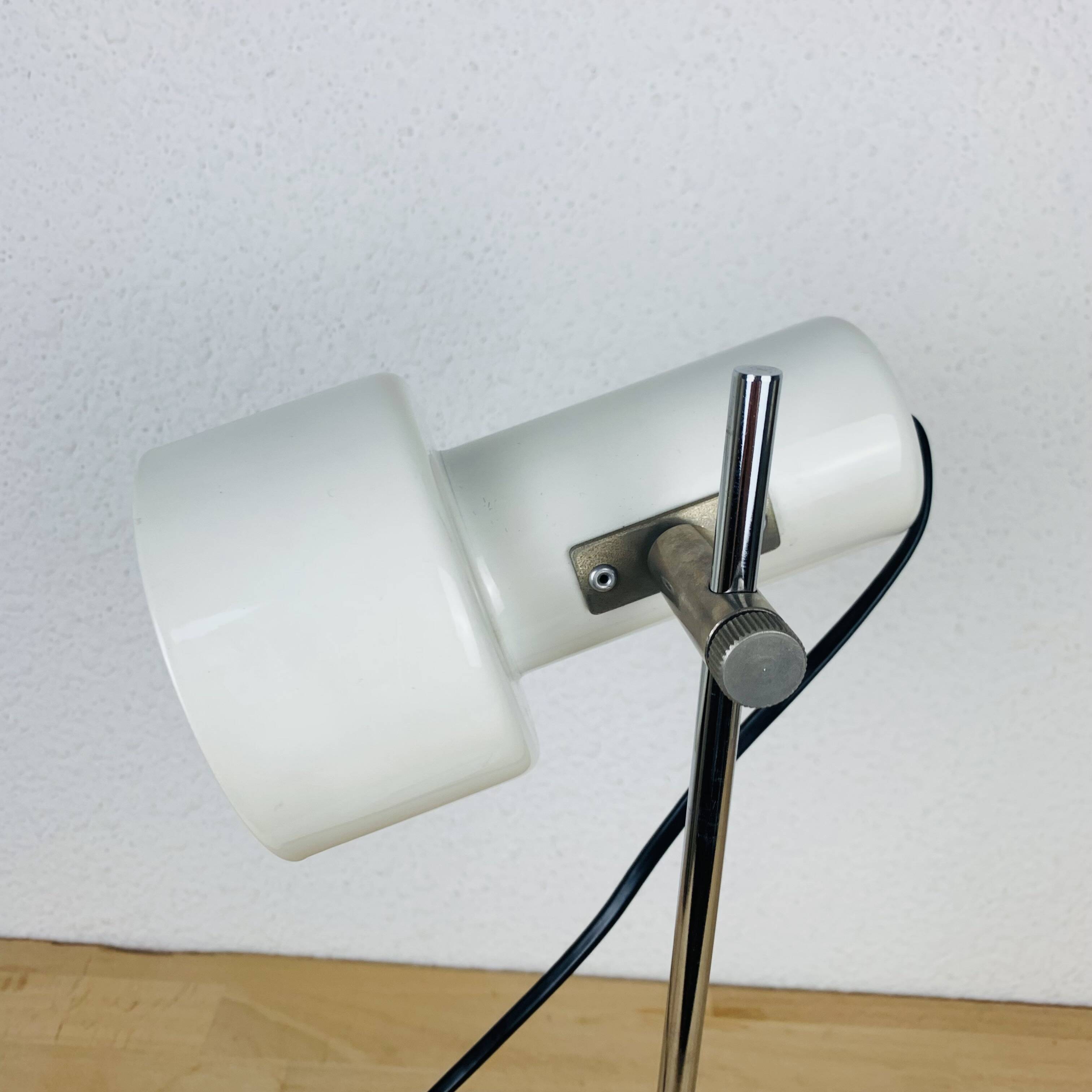 Lampe spot blanche et tige chromée, vintage