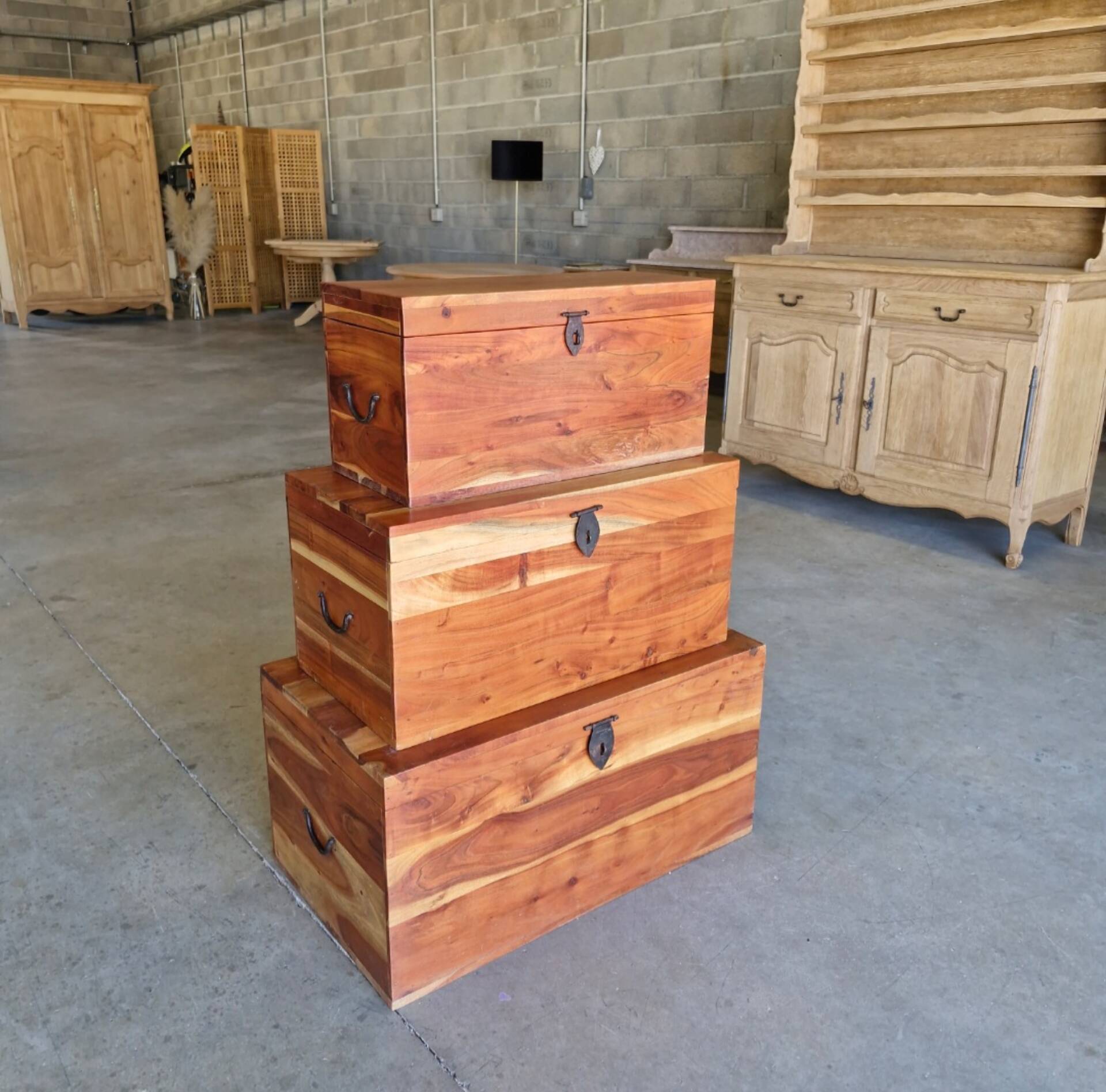 3 nesting chests in solid acacia