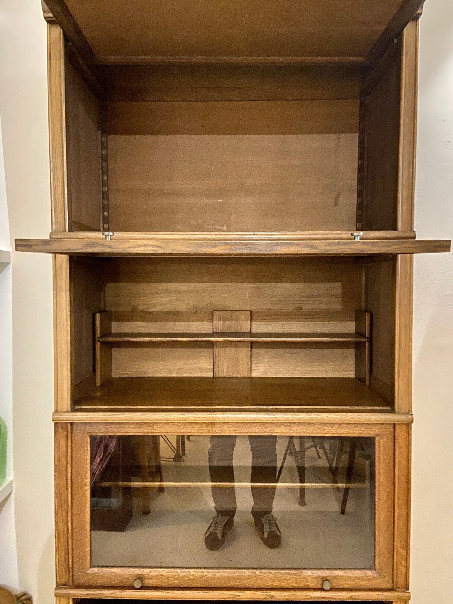 Dark wood display case 4 compartments and 1 drawer