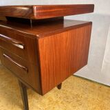 Bureau à plateau flottant en teck de style rétro du milieu du siècle par G Plan Fresco Range conçu par Viktor Wilkins
