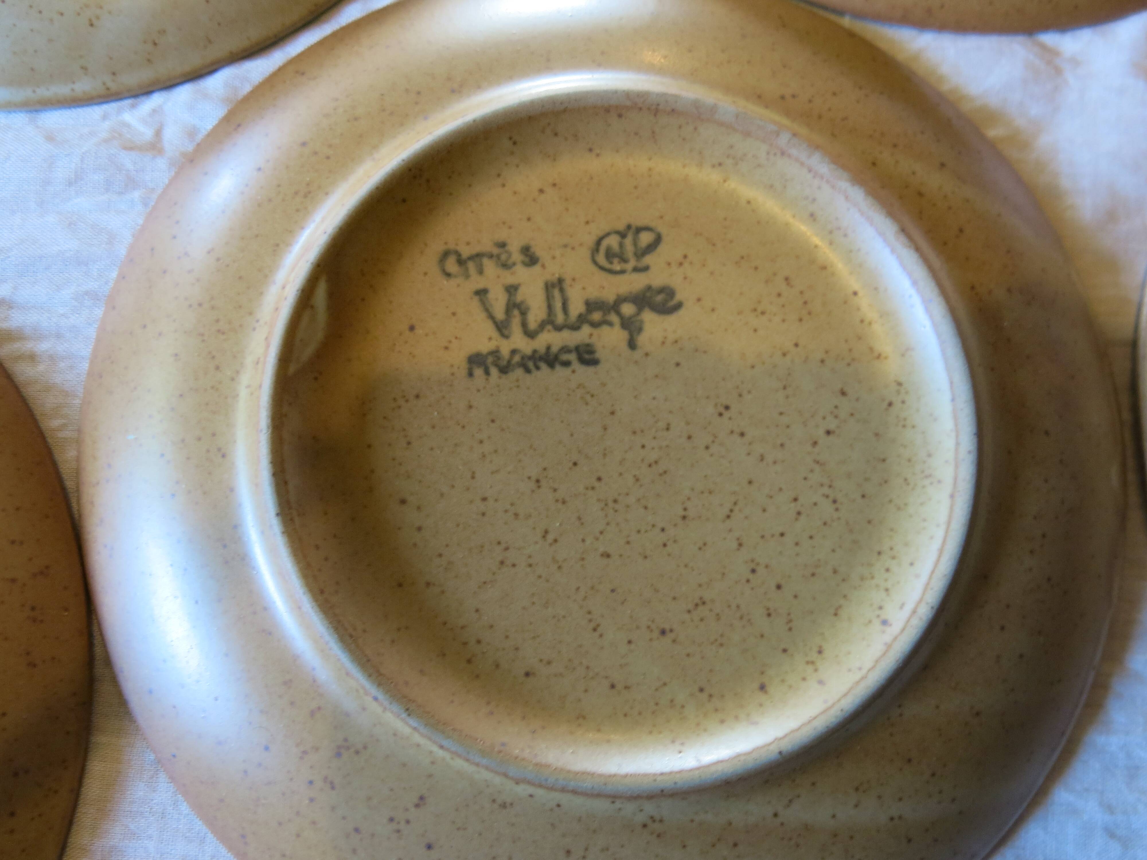 6 French stoneware dessert plates in very good condition