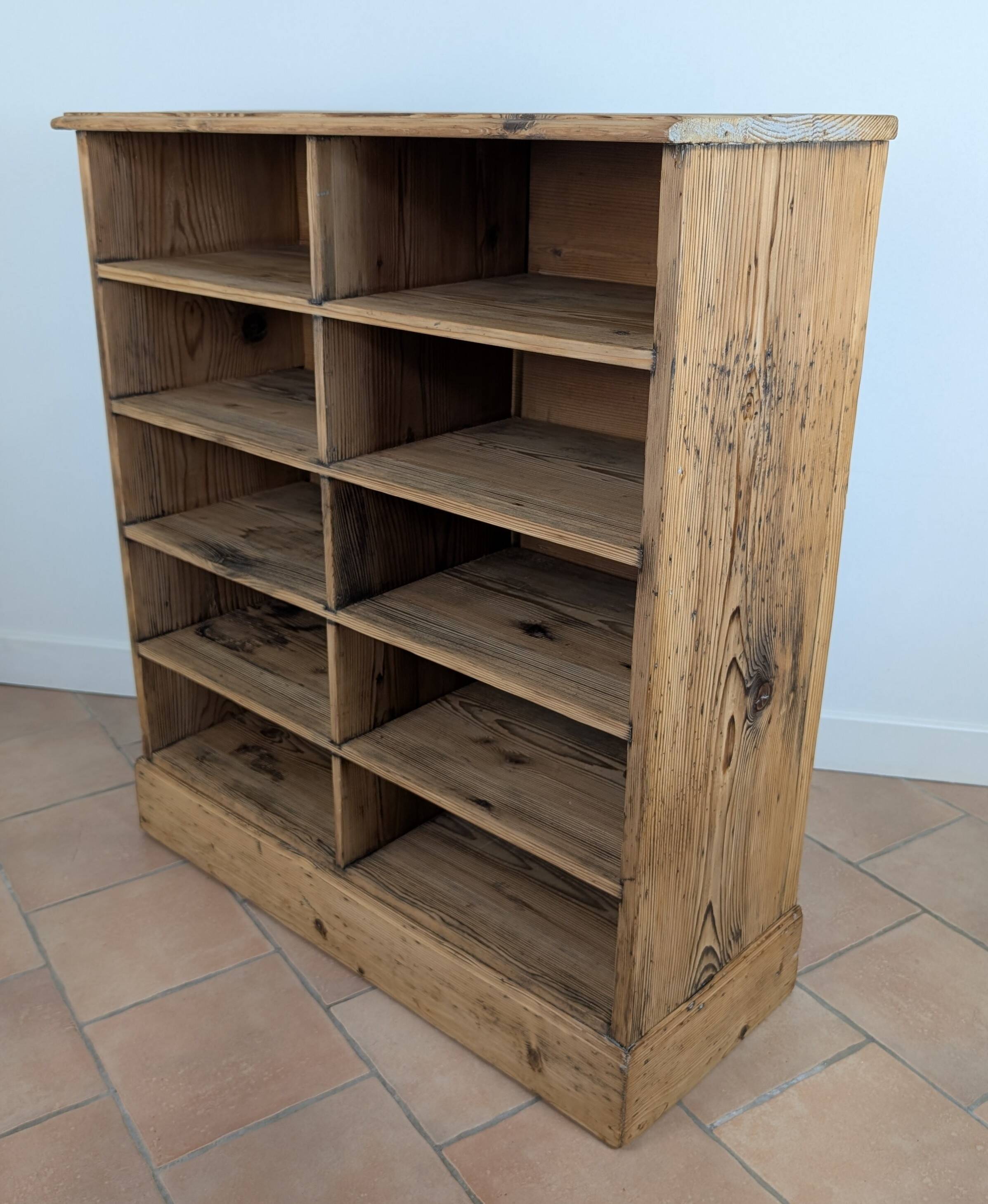 Workshop furniture with lockers