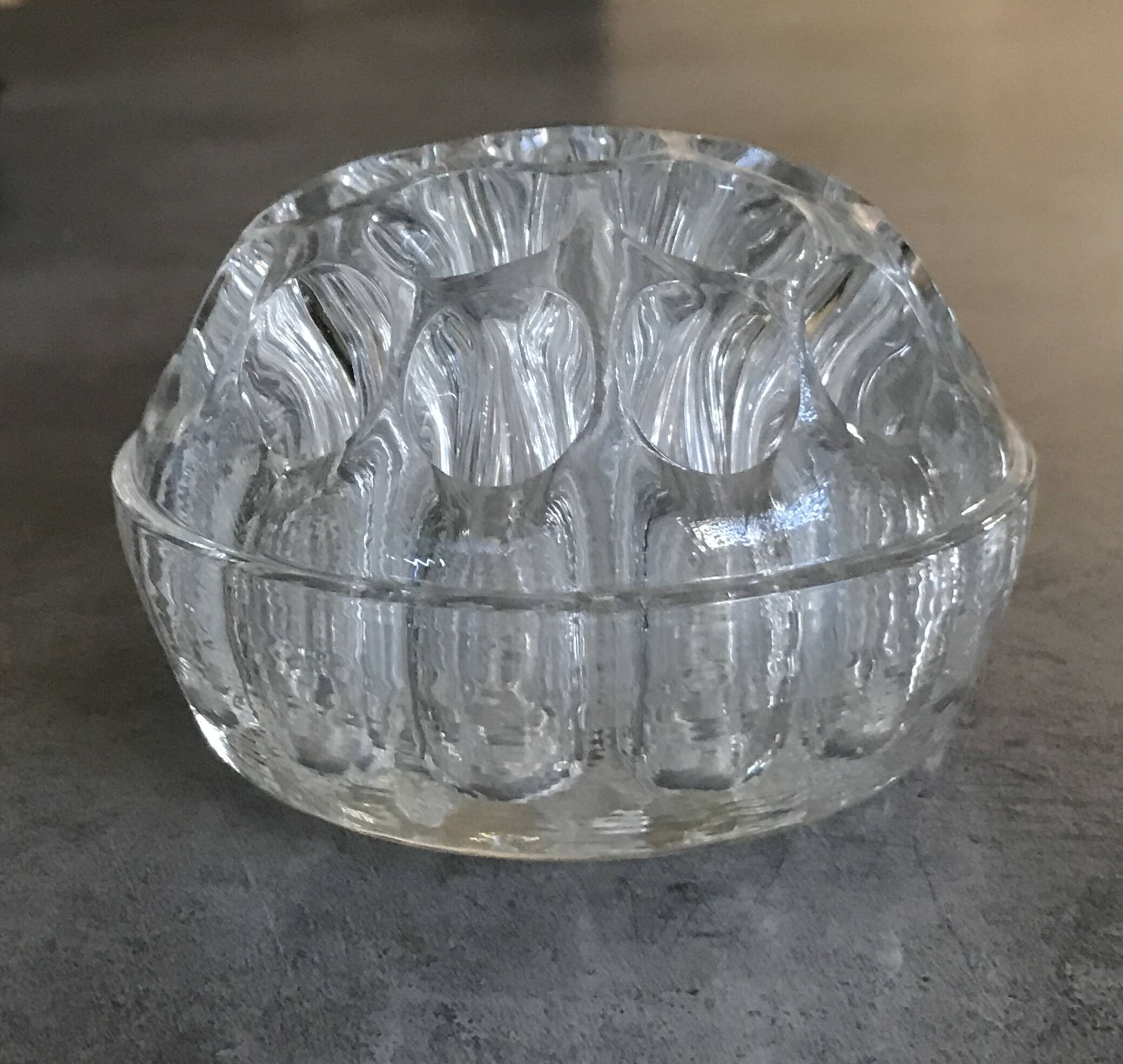 Old flower stick in molded glass 19 holes