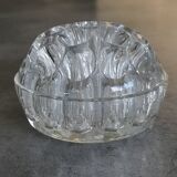 Ancien pique-fleurs en verre moulé 19 trous