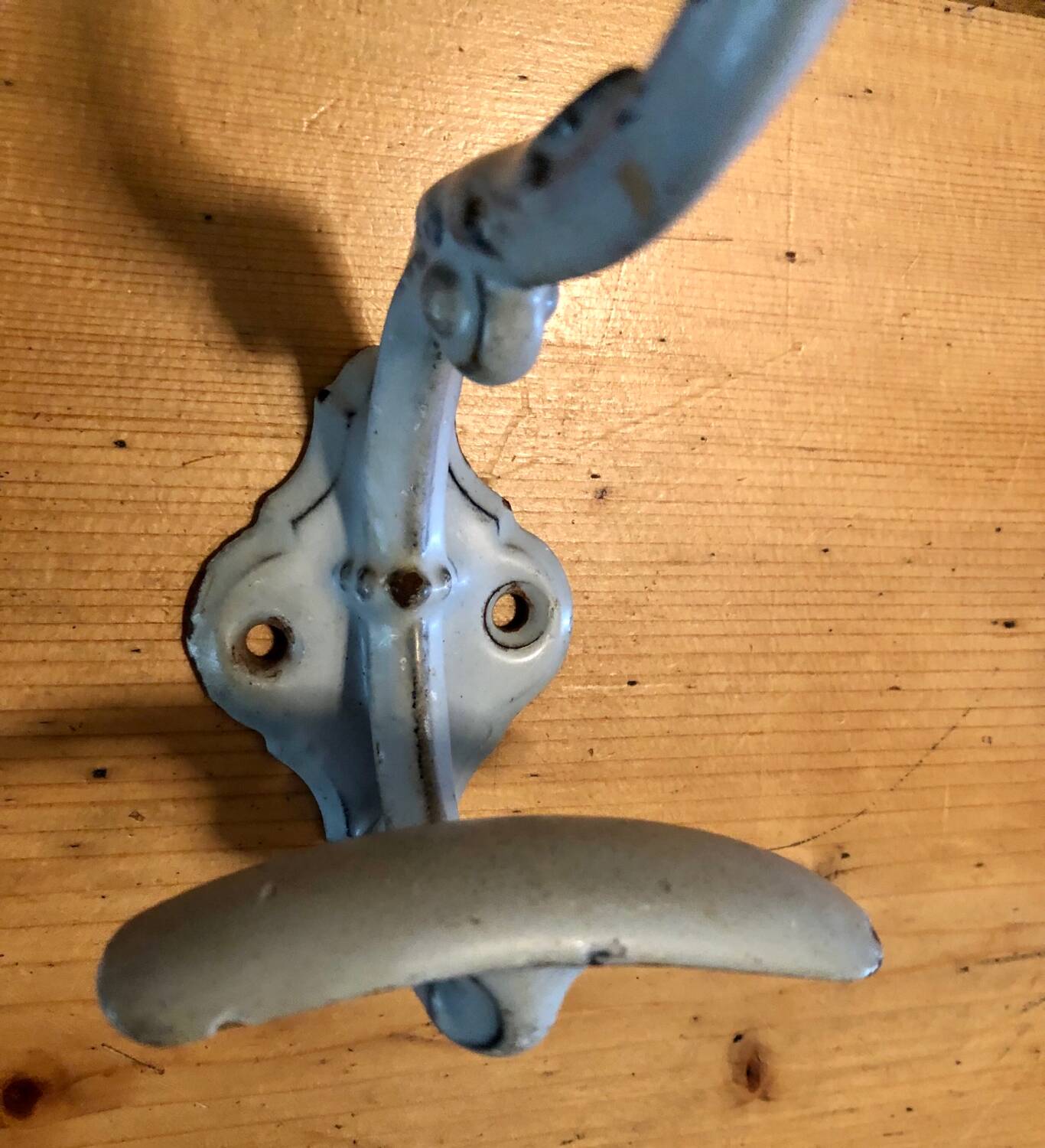 Patère en fonte émaillée