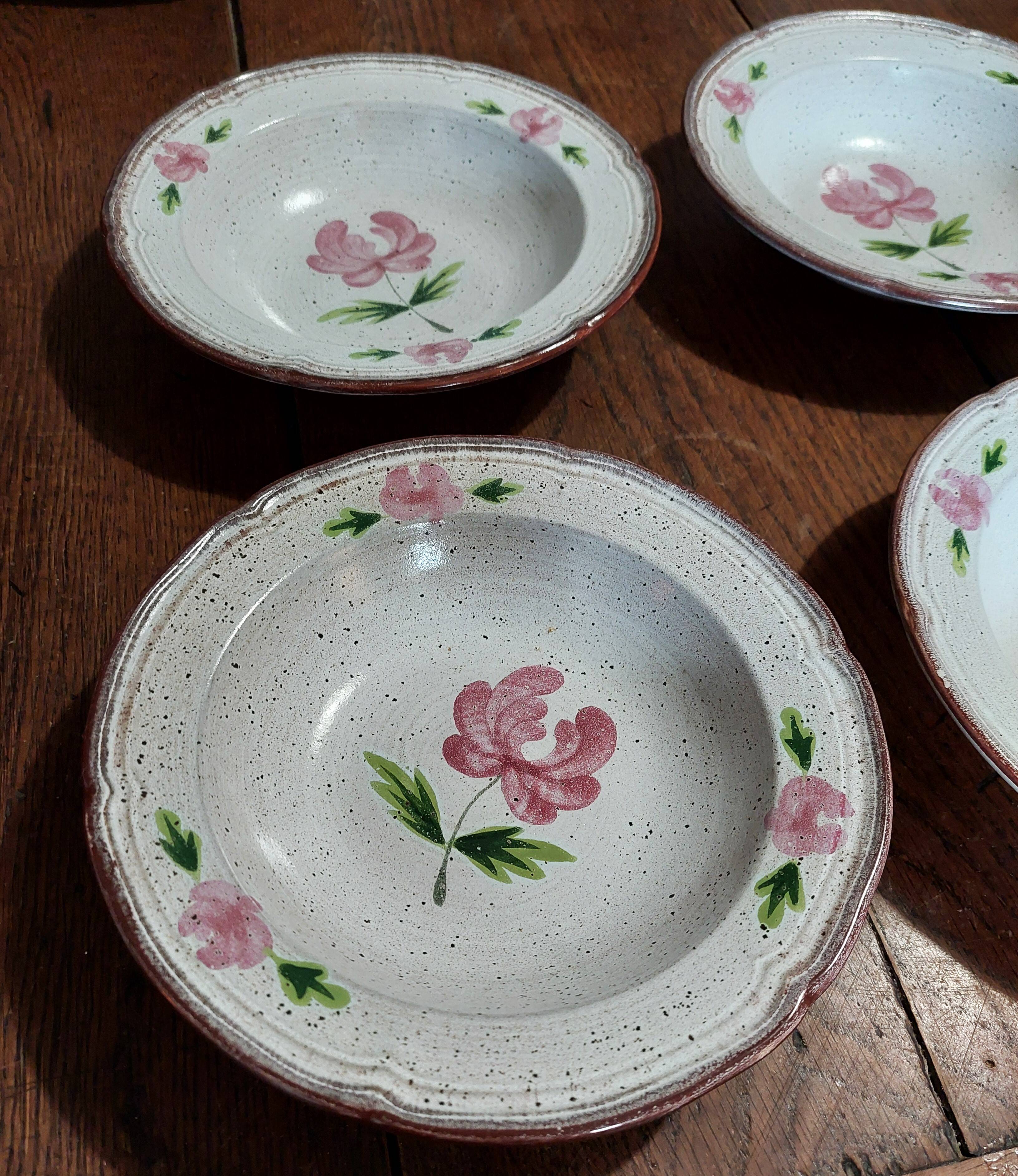 Deep plates series of six Niderviller stoneware, 20th century Cassandre decoration