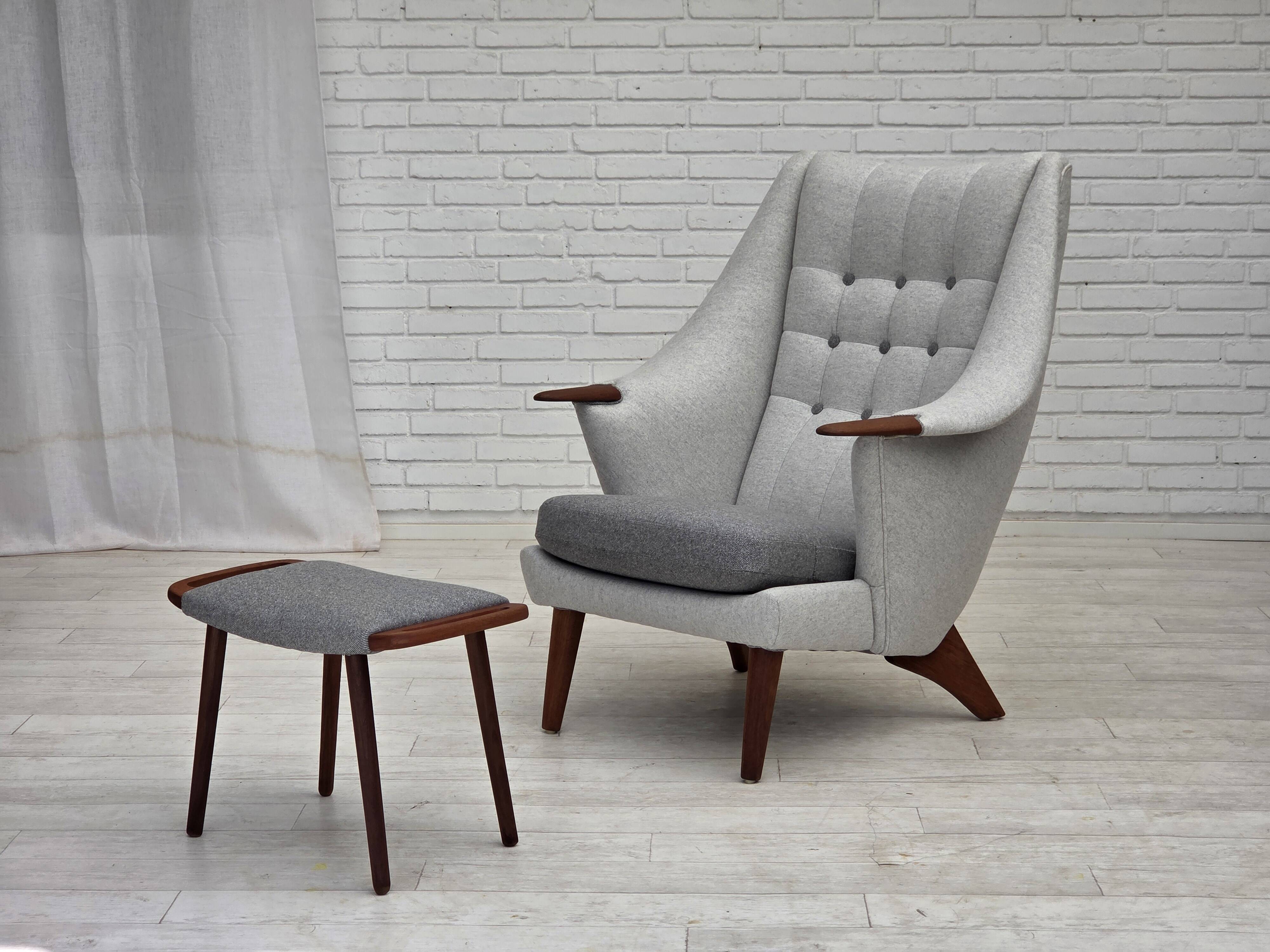 Fauteuil danois à dossier haut avec tabouret, années 1970, laine, bois de teck.