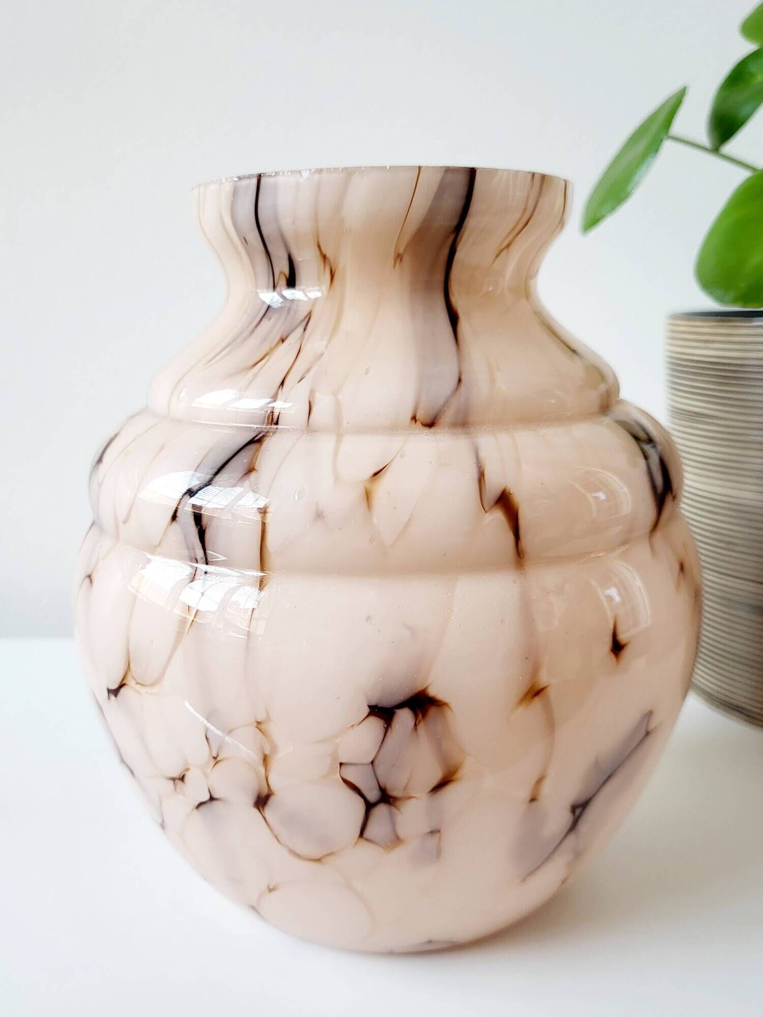 Art deco opaline glazen vaas, Verreries de Scailmont, Henri Heemskerk