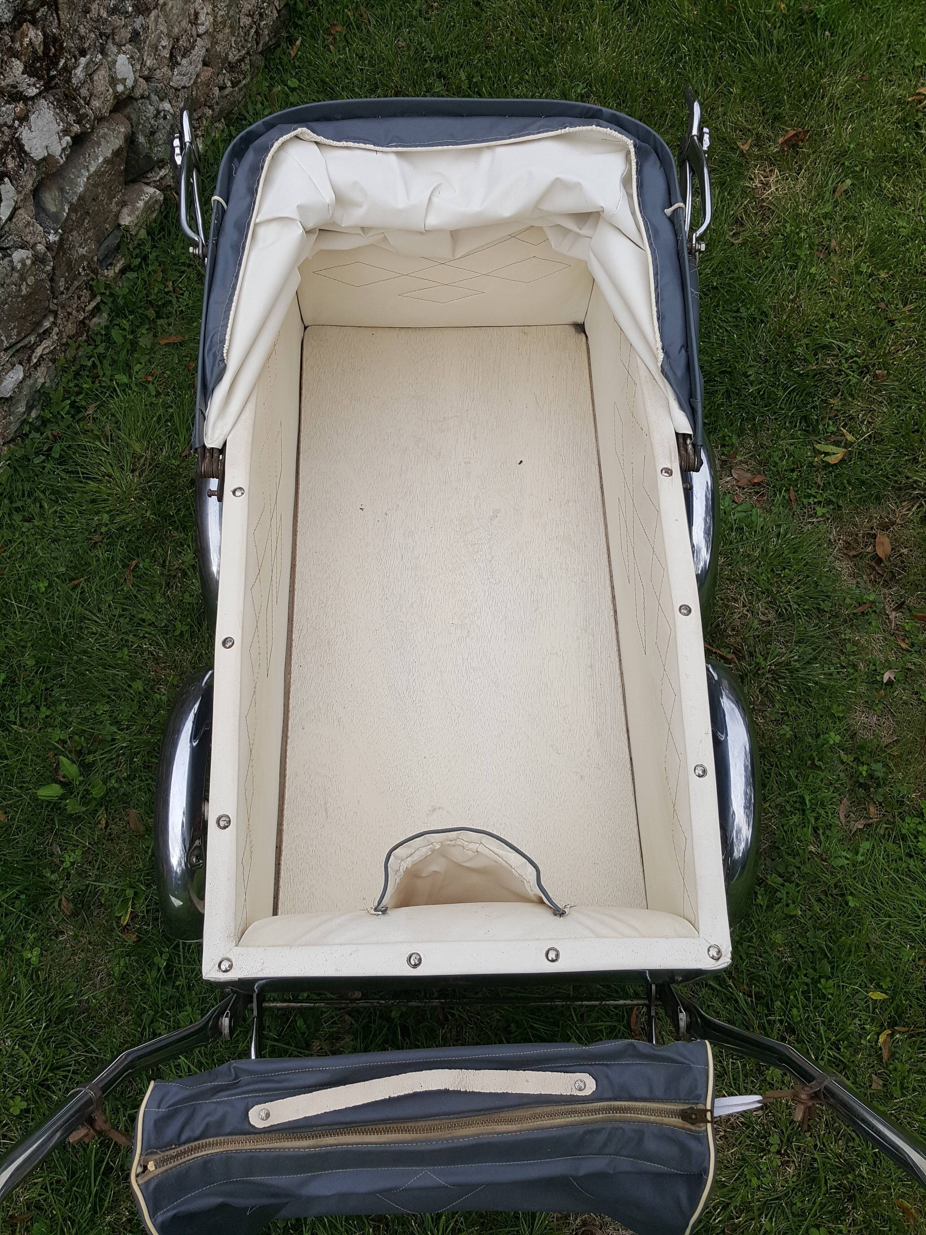 former 1950s pram that can be turned into a stroller