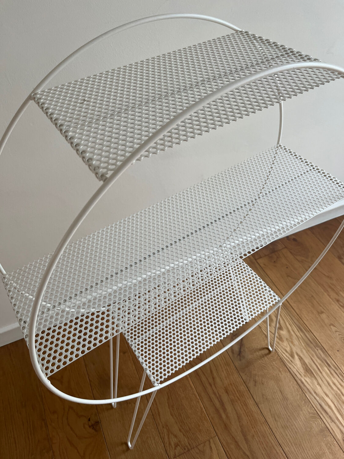 White lacquered circular shelf – 1980s–90s