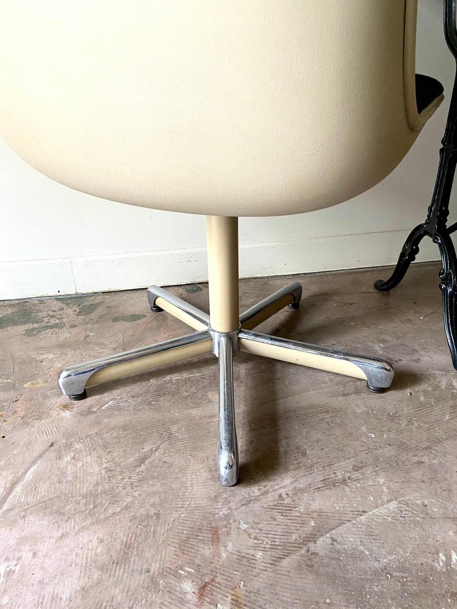 Strafor armchair in beige plastic and brown herringbone wool 1960s'