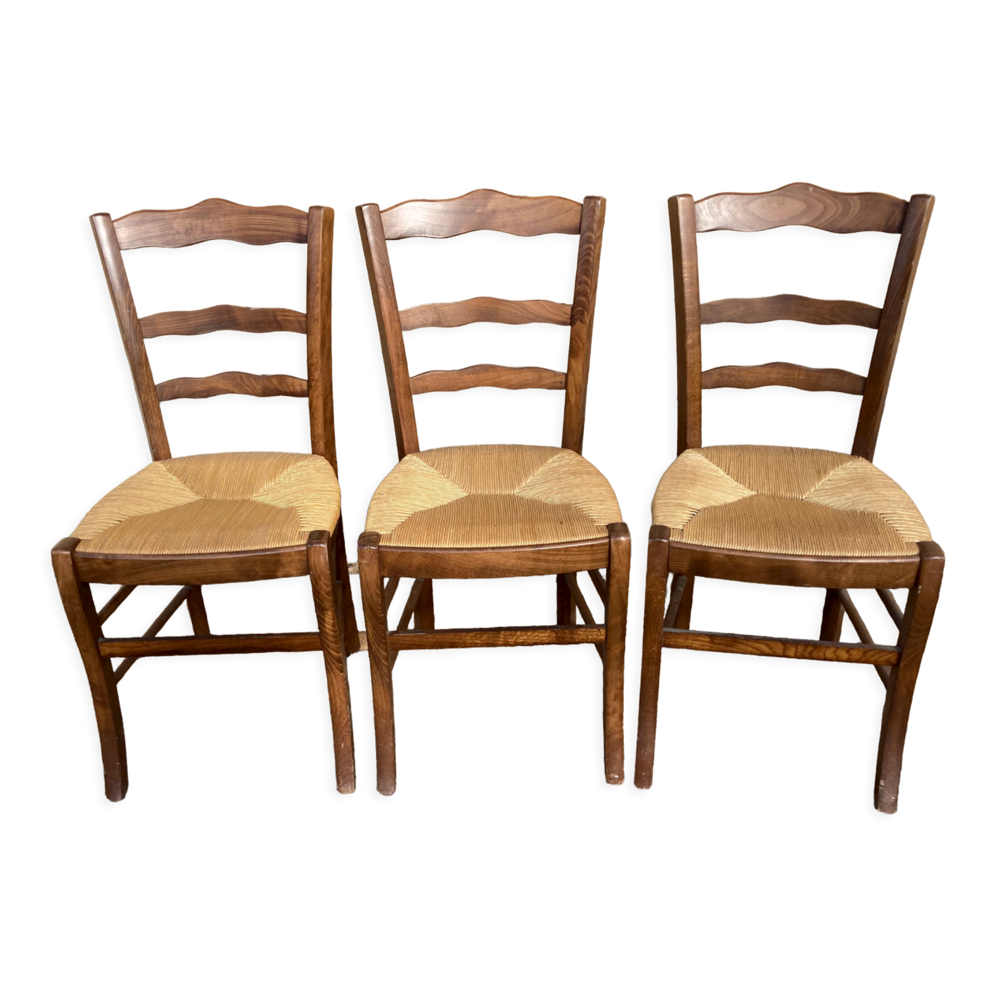 3 mulched chairs
