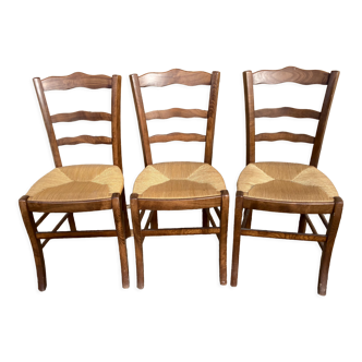 3 mulched chairs