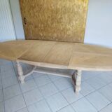 Extendable oval table in renovated solid oak
