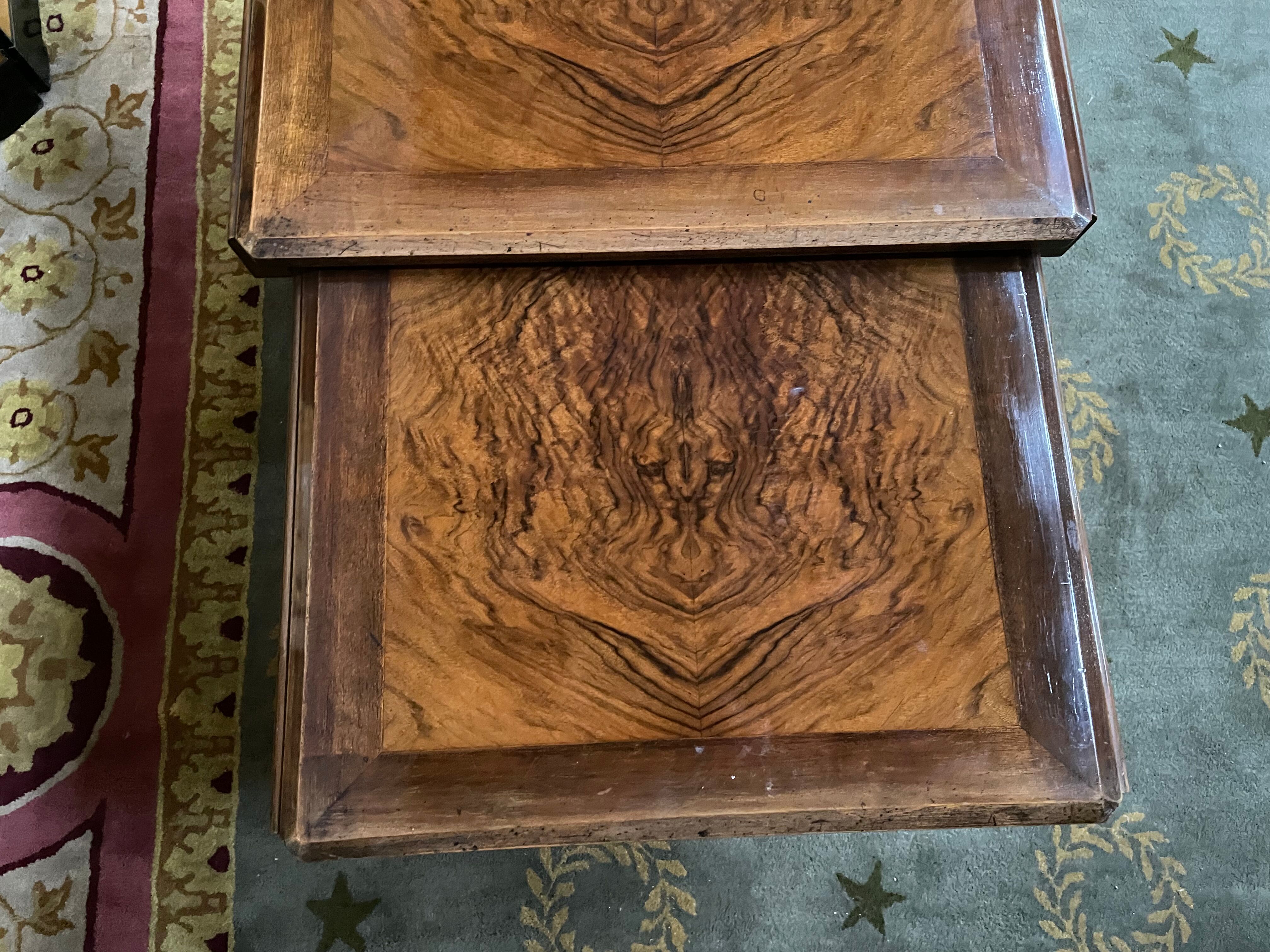 Pull-out tables Art Deco era