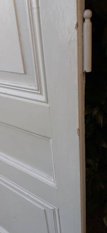 Pair of old cupboard doors h220.5xL75cm each