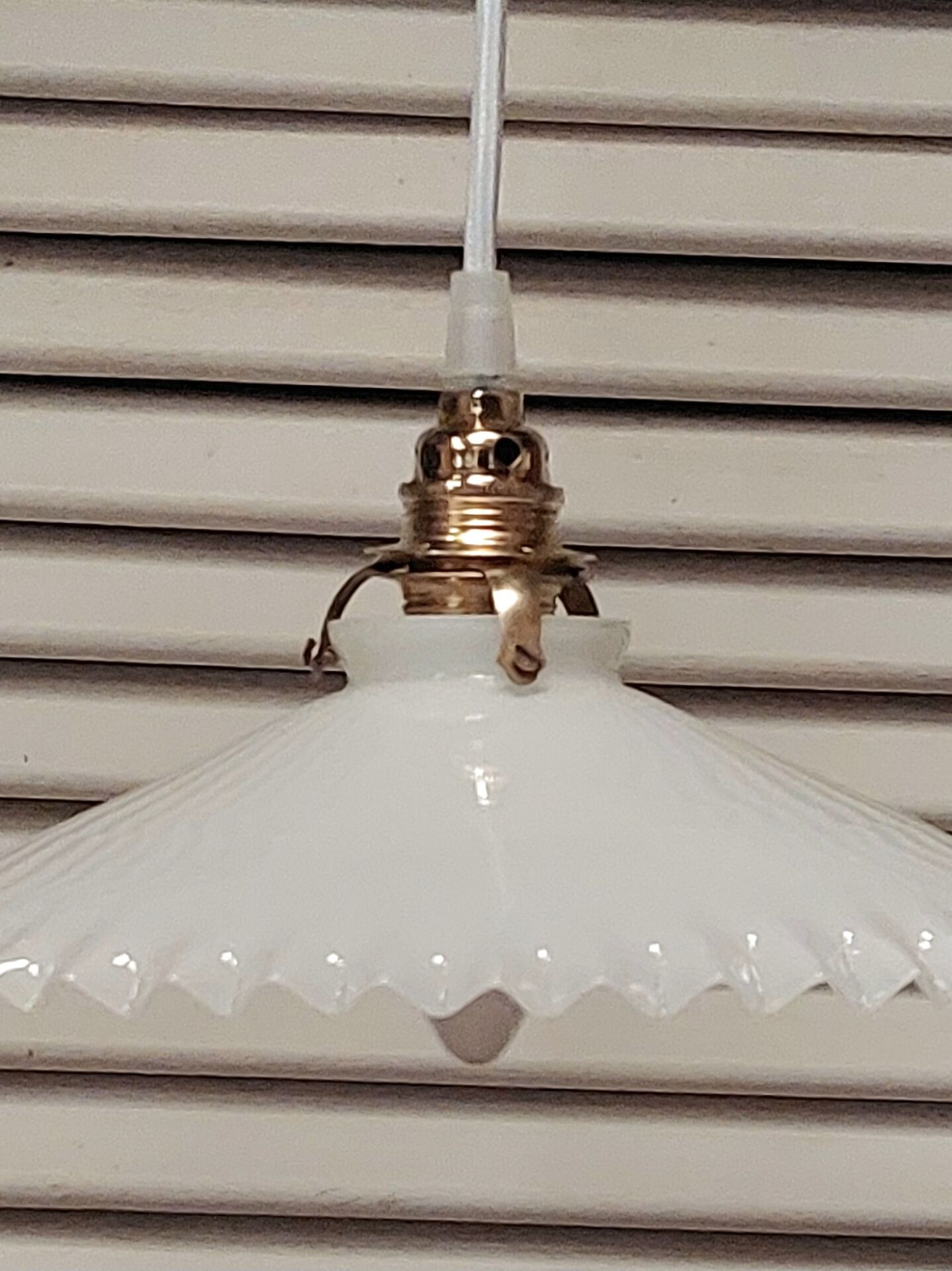 Suspension en opaline blanche 