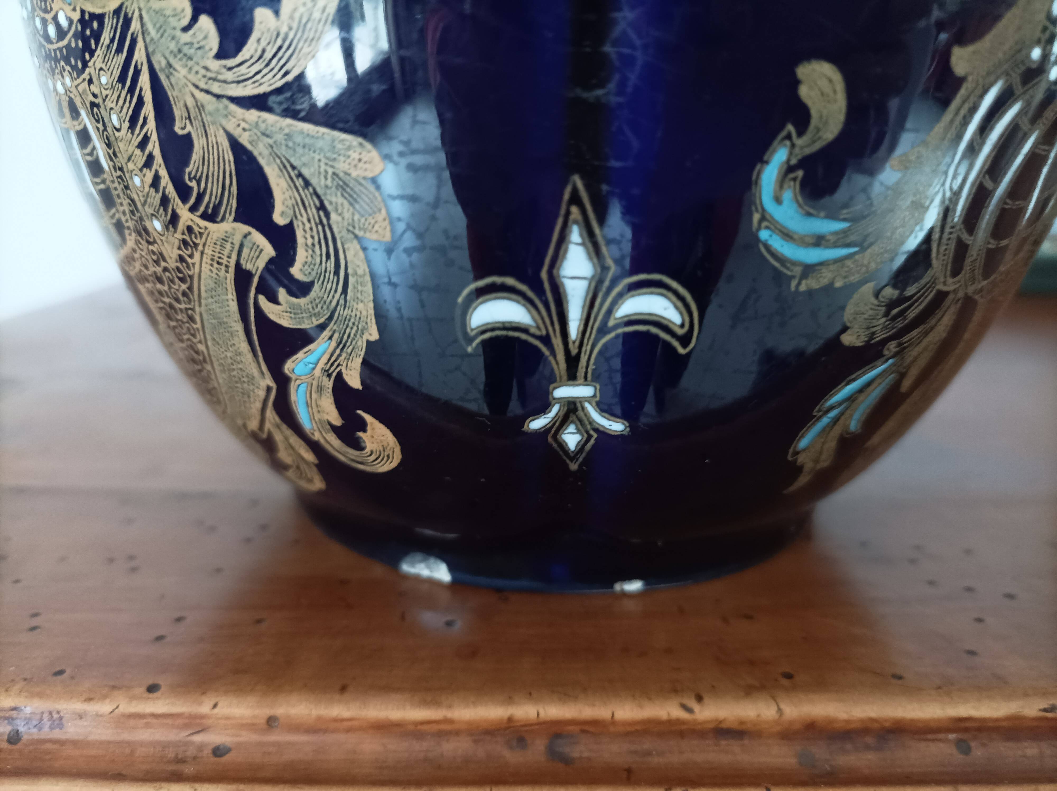 decorative ceramic cache-pot