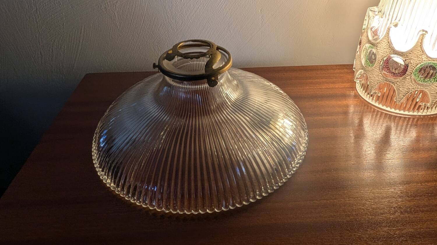 Abat-jour verre nervuré années 50