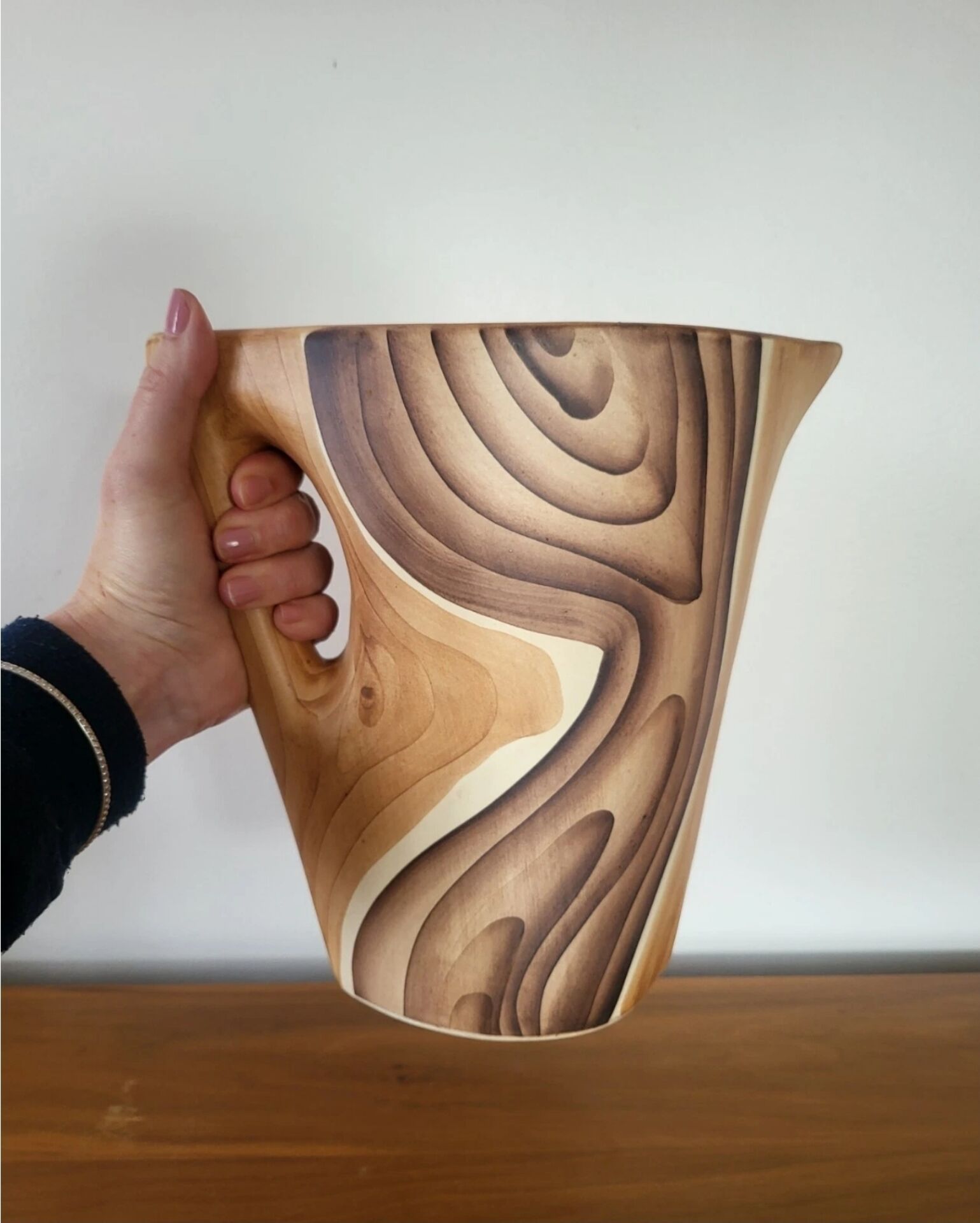 Pichet Vallauris in ceramic faux wood