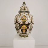 Makkum Tichelaar lidded pot, hand-painted porcelain – Dutch