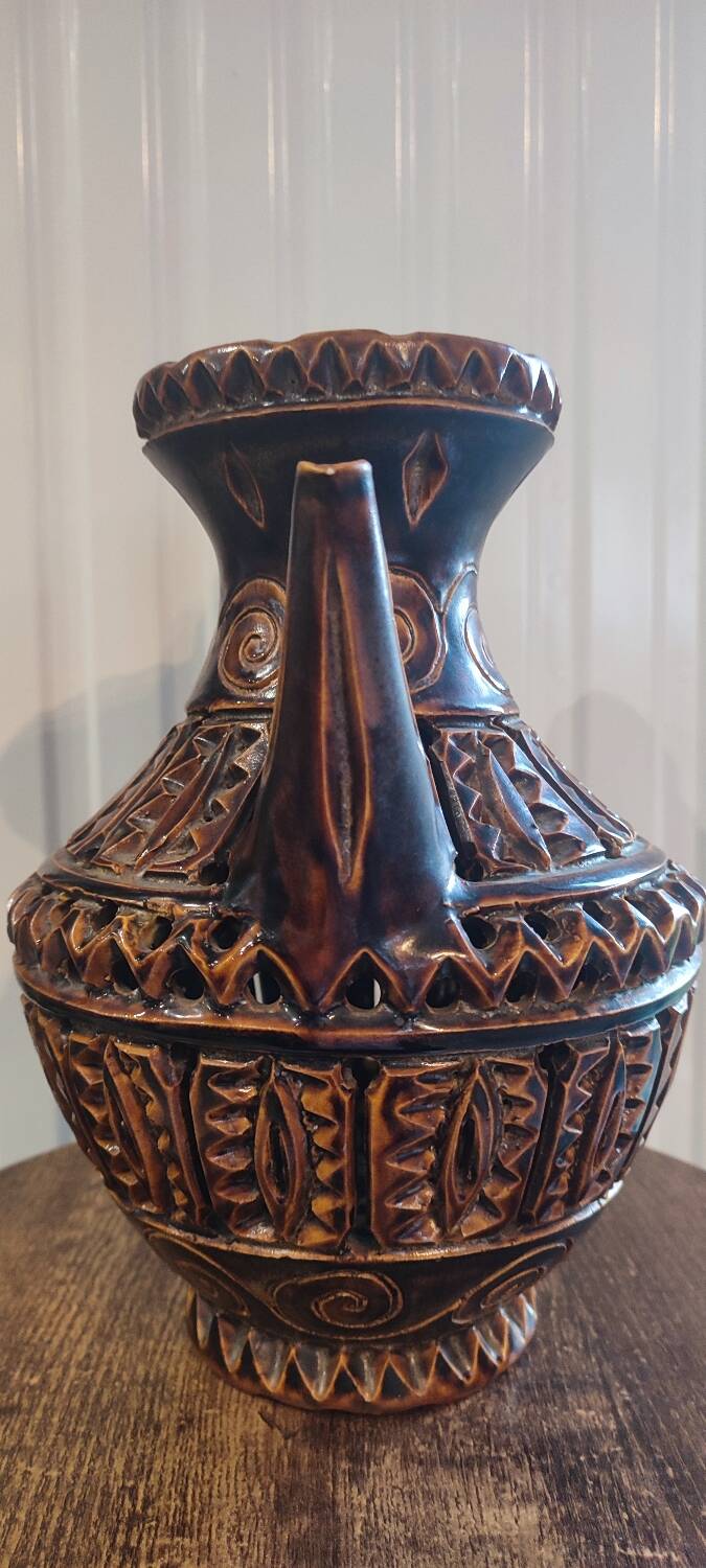 Bessone incised ceramics in Vallauris