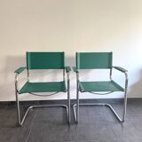 Paire de fauteuils en simili cuir et chrome